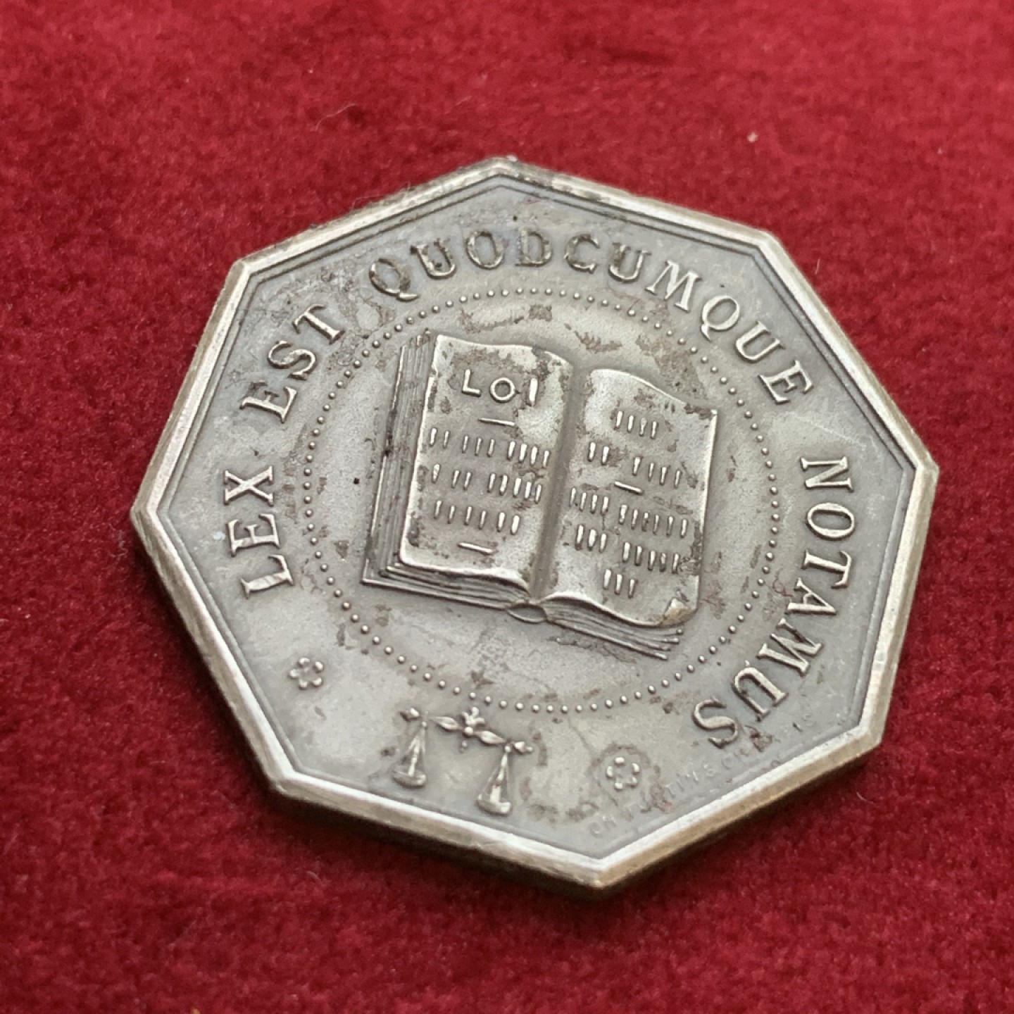 《竞宝斋》第106场-周日，周一 2场连拍（全场包邮） 法国 商会 公证人 银质八角代币 银标 对角32mm 13.4克 银标