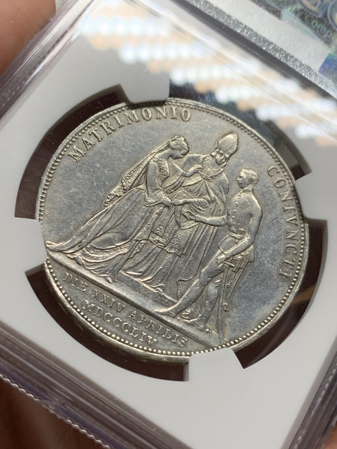 《竞宝斋》第106场-周日，周一 2场连拍（全场包邮） NGC UNC 奥匈帝国 茜茜公主1854年 结婚纪念二盾银币，非常少见的婚礼版 执子之手场景满满 值得珍藏 大热品种