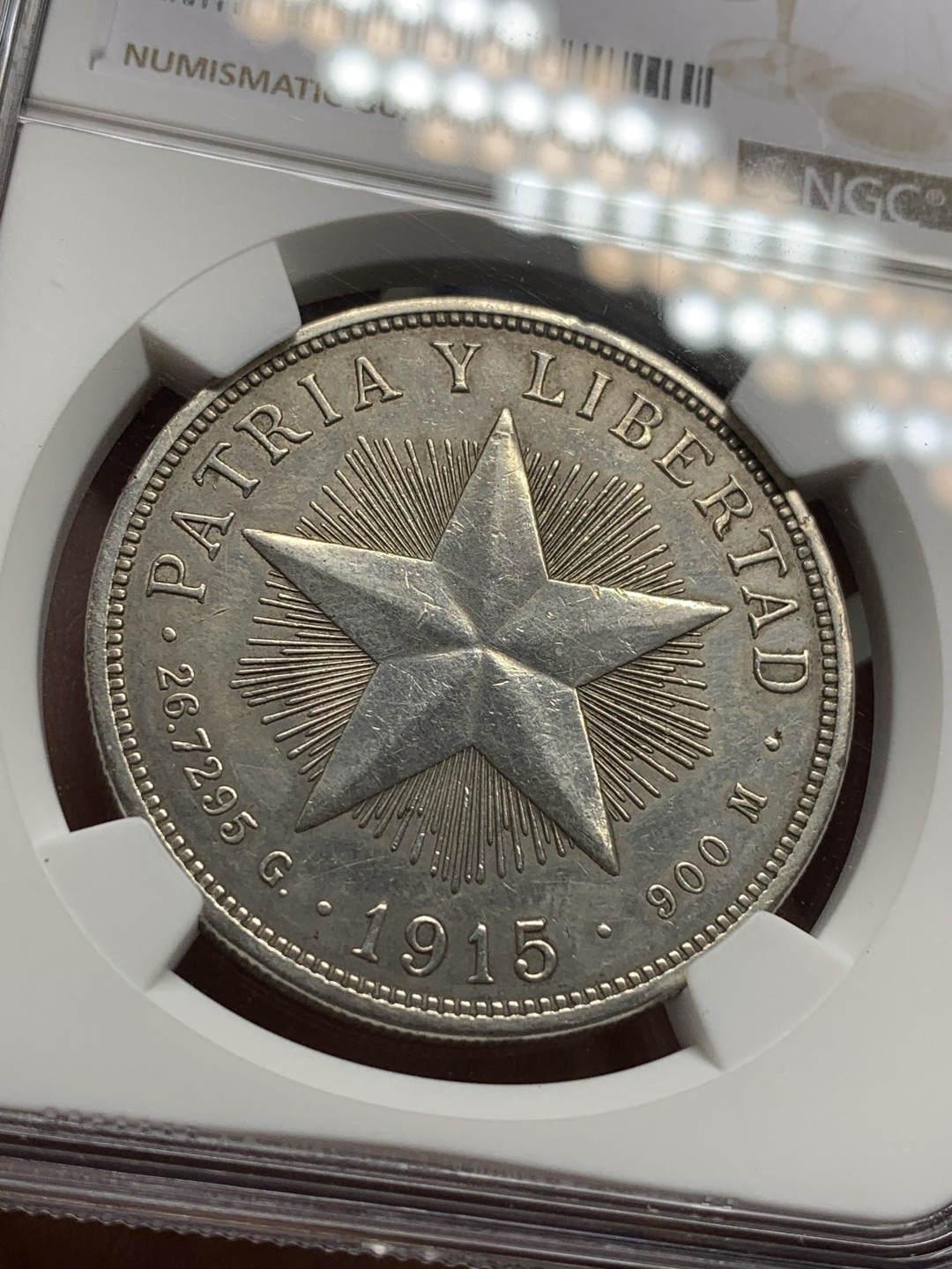 《竞宝斋》第106场-周日，周一 2场连拍（全场包邮） NGC-AUD 古巴 1915年 五星1比索大银币 相对高价的年份