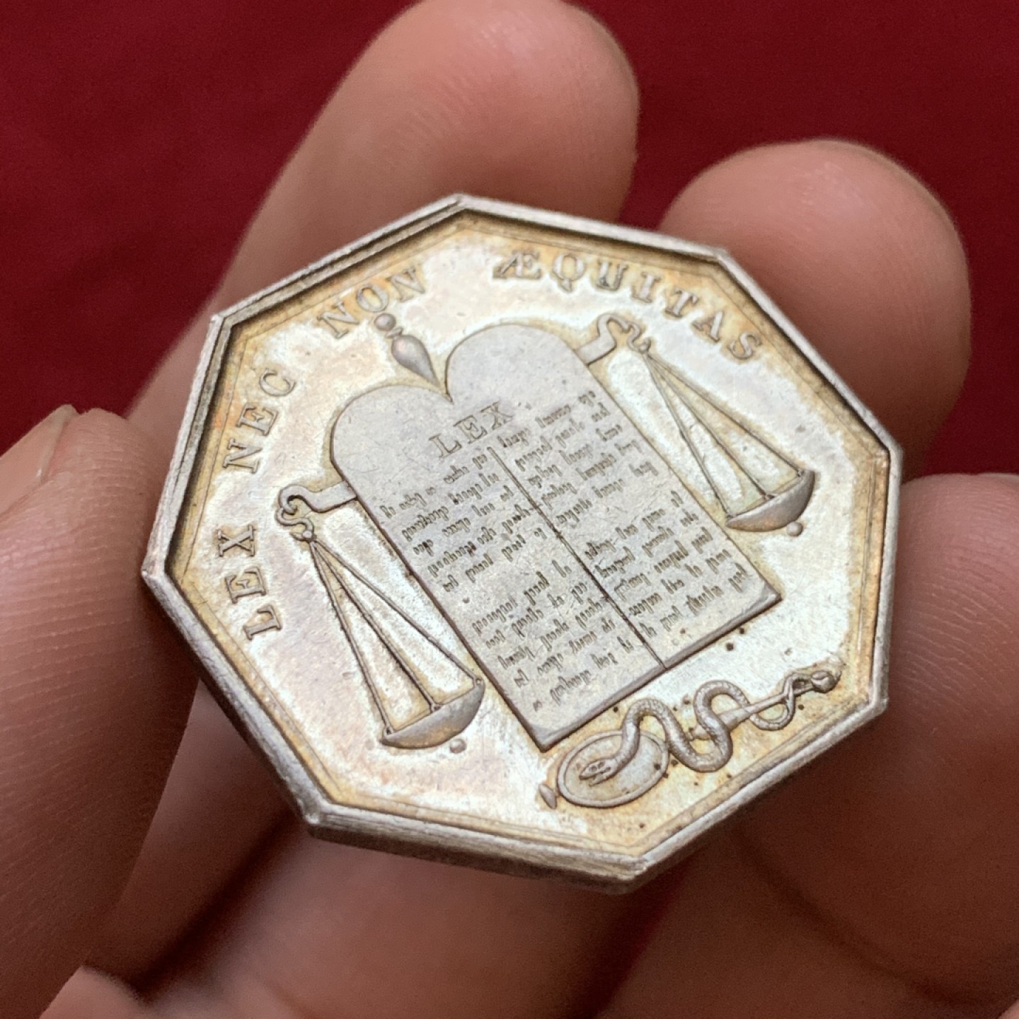 《竞宝斋》第106场-周日，周一 2场连拍（全场包邮） 法国 1860至1879年 公证人八角代币 非常厚重 蜜蜂边铭 银标 对角直径33.5mm 重17.1克