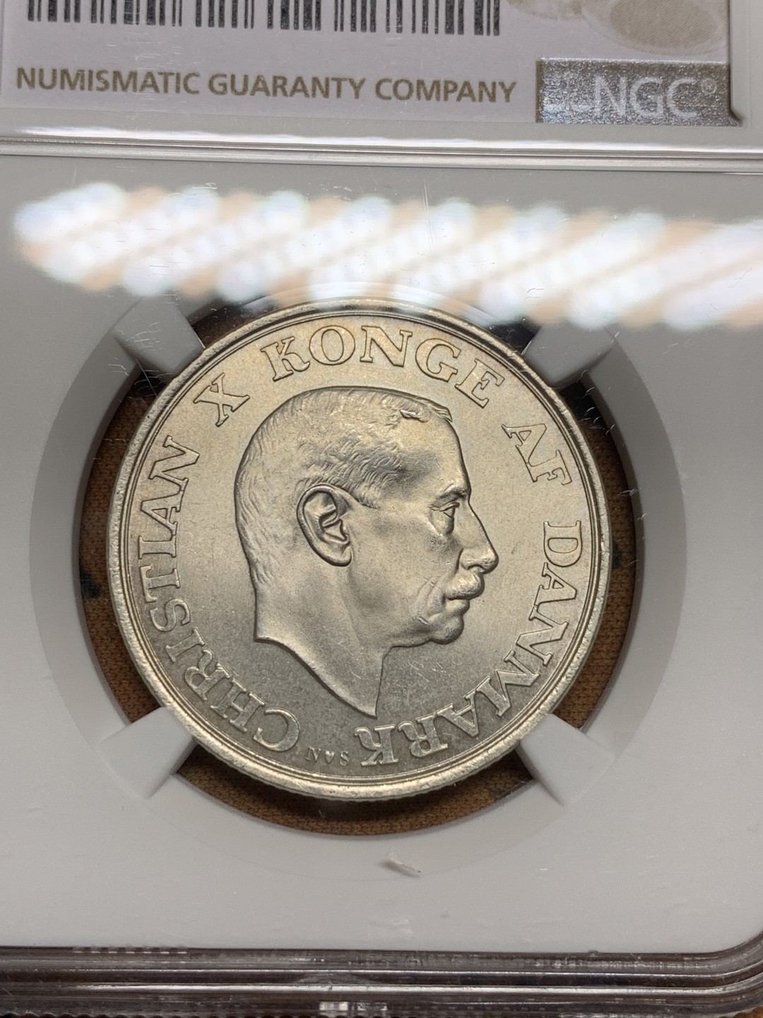 《竞宝斋》第106场-周日，周一 2场连拍（全场包邮） NGC-MS64 丹麦1945年 国王七十五周年生日纪念 2克朗银币 粉光 顶级状态