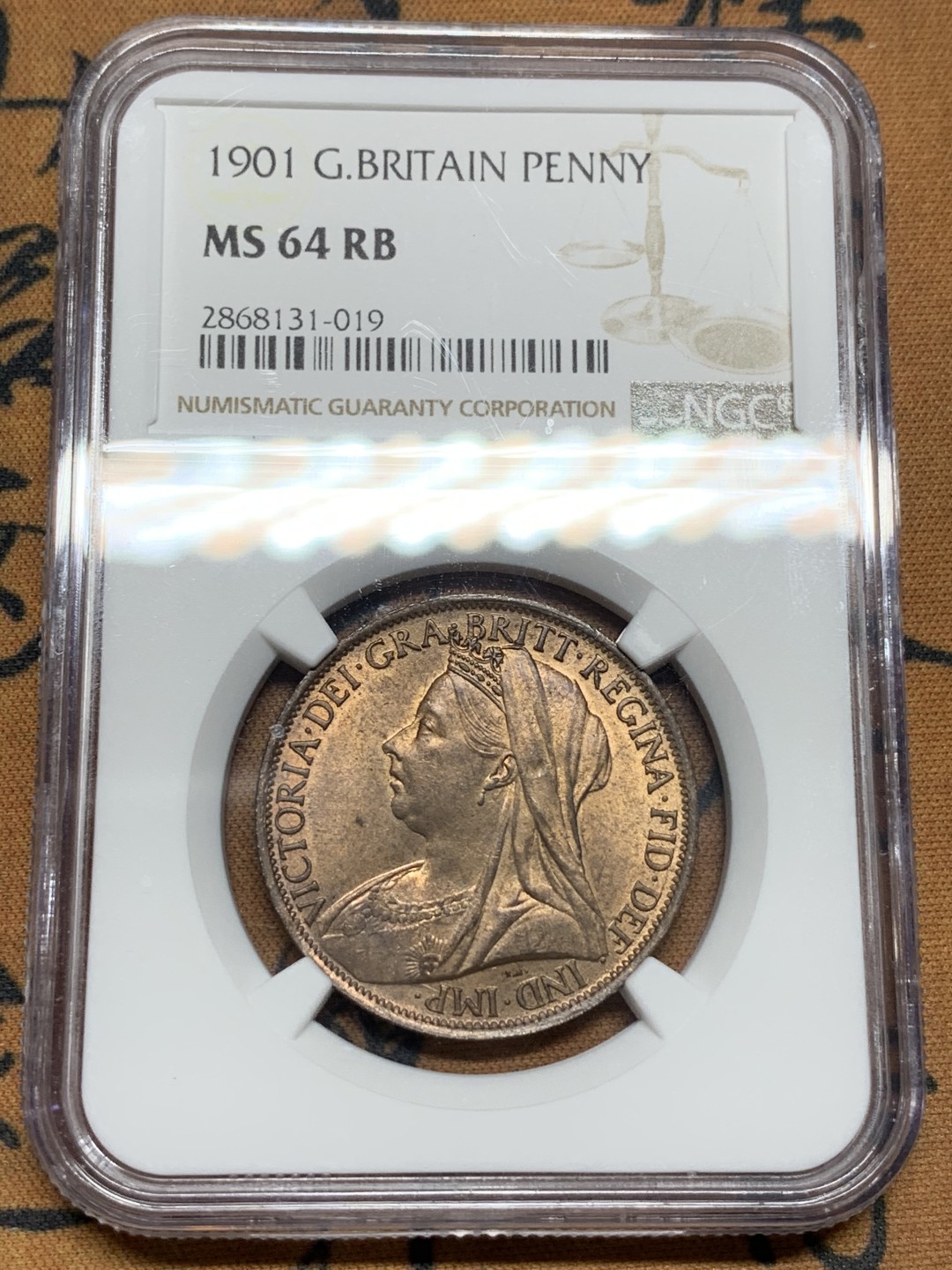 《竞宝斋》第106场-周日，周一 2场连拍（全场包邮） NGC-MS64RB 1901年英国维多利亚披纱1便士铜币，铜色满溢，状态好