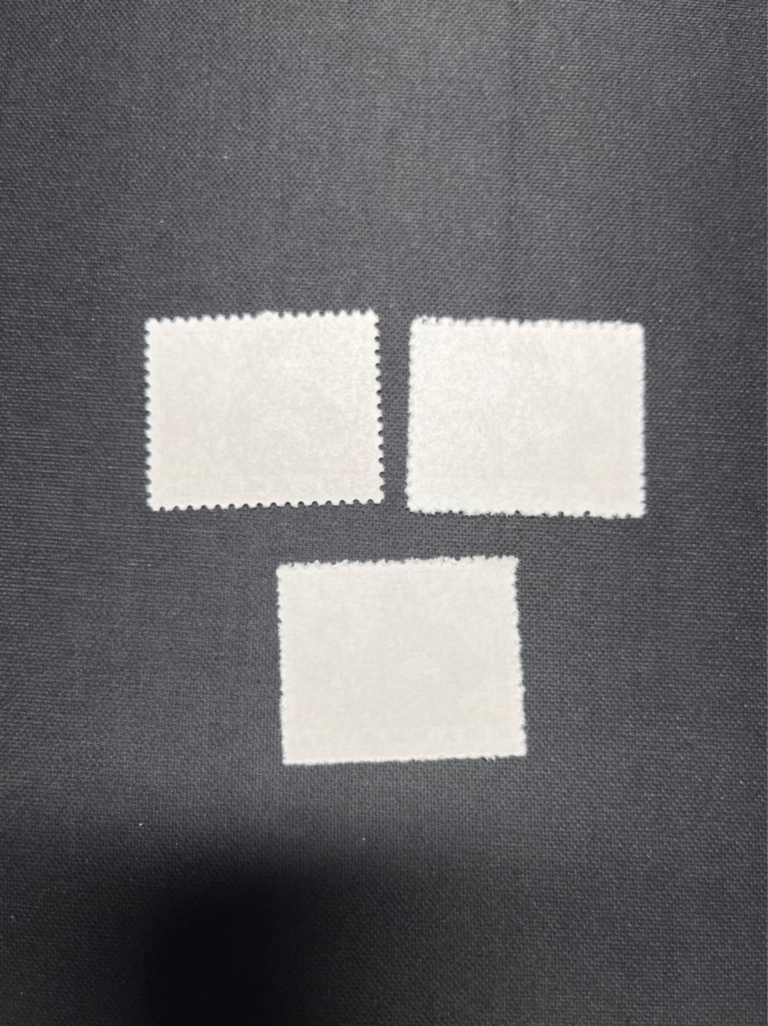 洪涛臻品 精选邮票限时拍卖第六十二期 普无号  8分工人，3枚一组，版撕全品嘎嘎绝，文革唯一一套普票，有较高的收藏价值，可单枚玩，可成套玩。可评级
