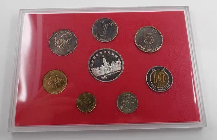 精品钱币专拍场 1997香港回归祖国盒装硬币镀银纪念章.7枚硬币+镀银纪念章.带证书