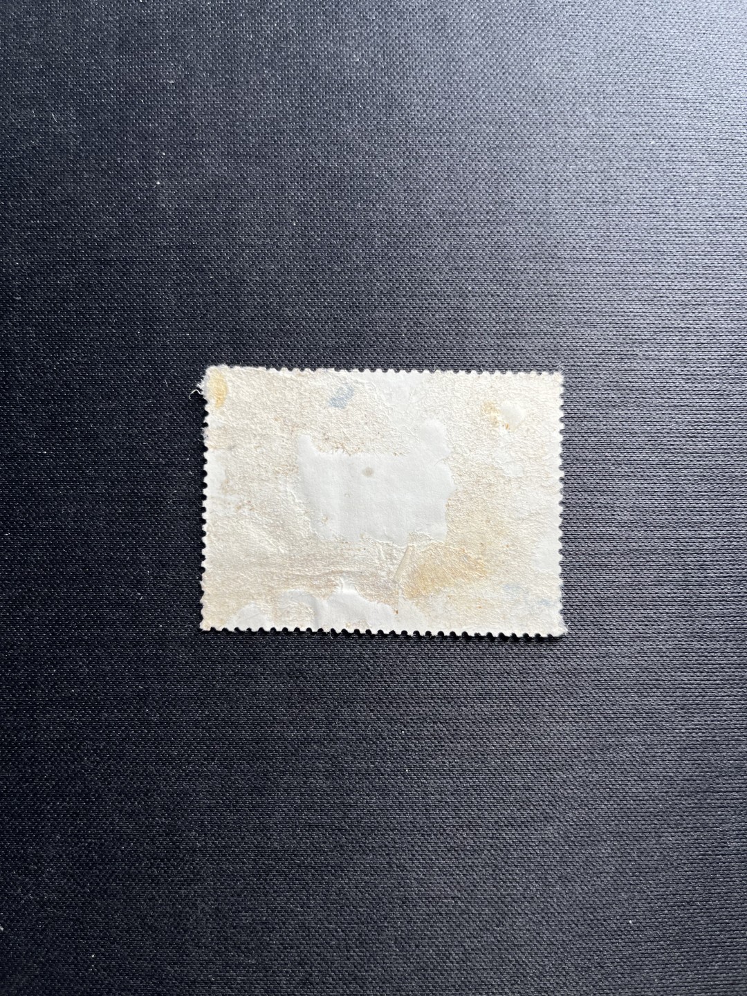 洪涛臻品 精选邮票限时拍卖第六十四期 文5沙家浜信销票，无裂，无揭薄，无缺角，颜色鲜艳，干净漂亮，如此品相的信销票品相已经非常好了，属于信销票里的上上成货。齿孔饱满圆润，无缺齿，如此好品相的信销票可遇不可求！！忠爱信销票的老板把握机会！！仅此一枚，终生保真。