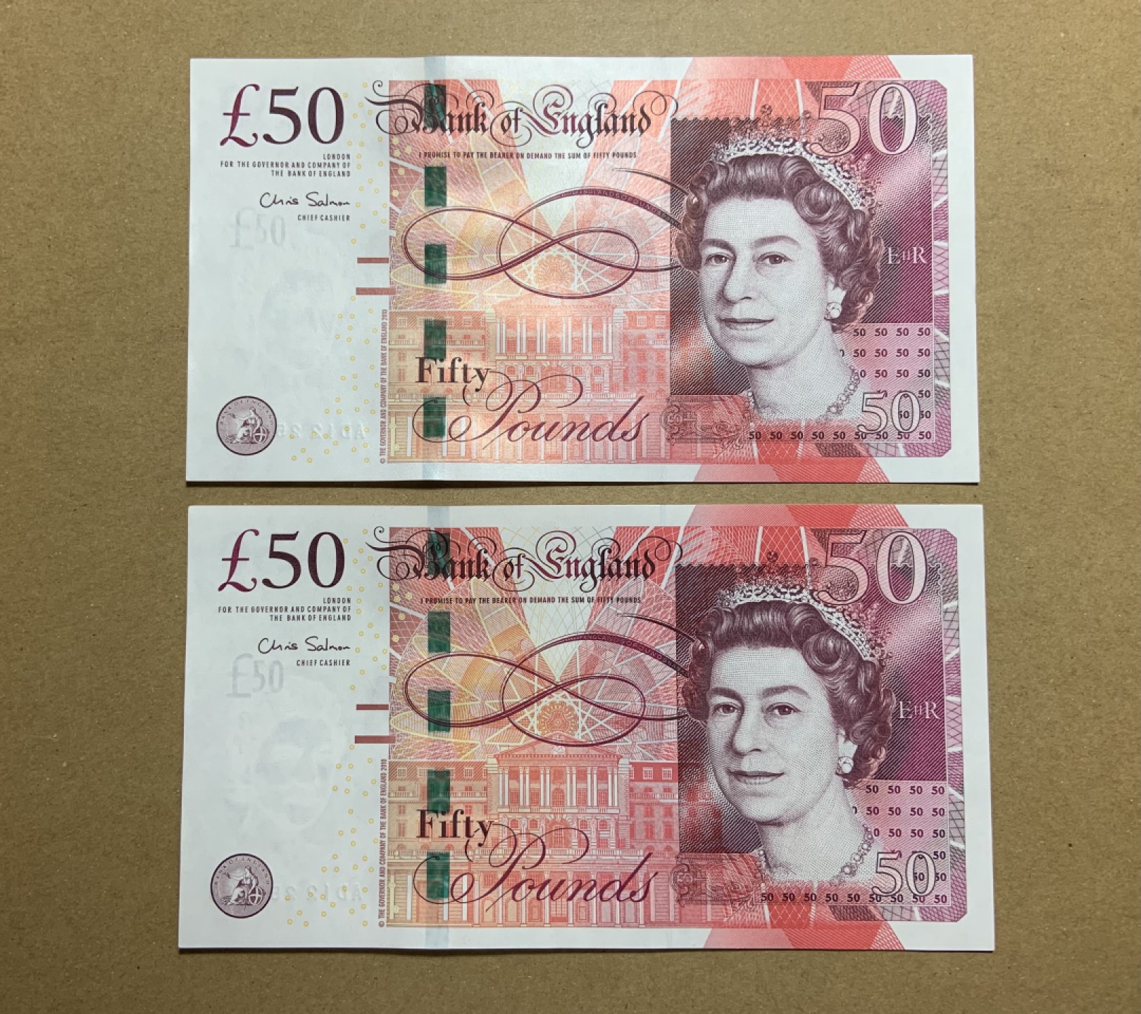 收藏联盟Quantum Auction 第199期拍卖  英国2010版50英镑两连号 品相全新UNC 号码无47