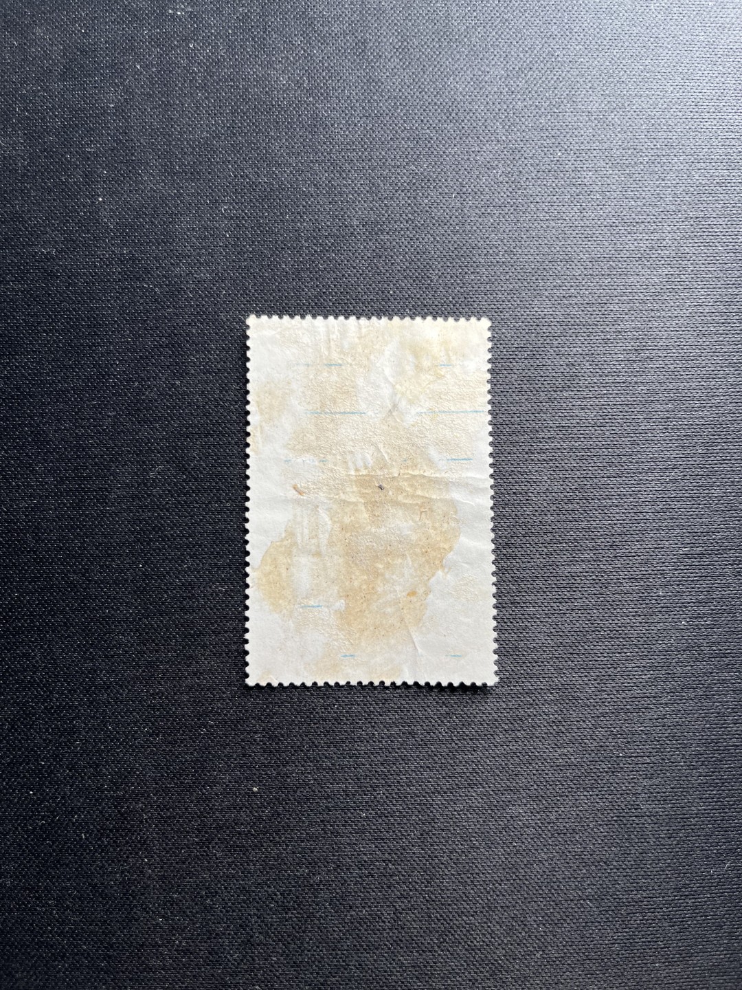 洪涛臻品 精选邮票限时拍卖第六十三期 文2小招手信销票，无裂，无揭薄，无缺角，无褪色，如此品相的信销票品相已经非常好了，属于信销票里的上上成货。齿孔饱满圆润，无缺齿，如此好品相的信销票可遇不可求！！忠爱信销票的老板把握机会！！仅此一枚，终生保真。