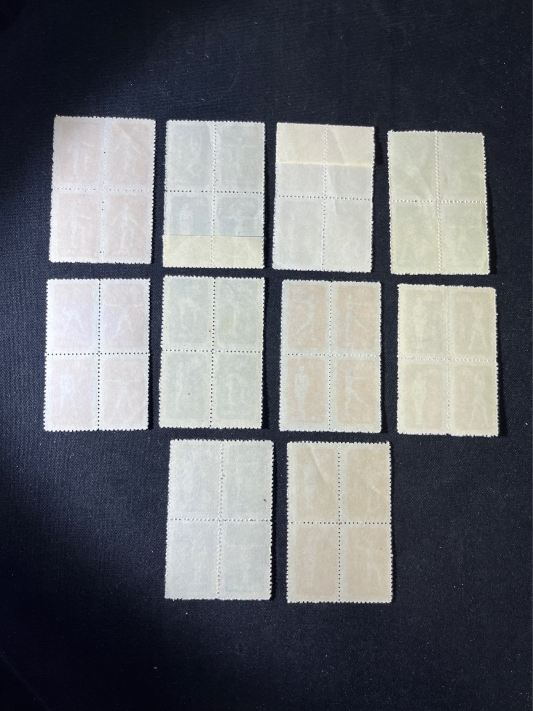 洪涛臻品 精选邮票限时拍卖第五十六期 特4体操 新票 上上品--全品, 部分带边纸折在背面。联票难保存即使版撕真正全品都很少见, 对于这套已经是非常难得的品相, 比大部分平台的全品要好