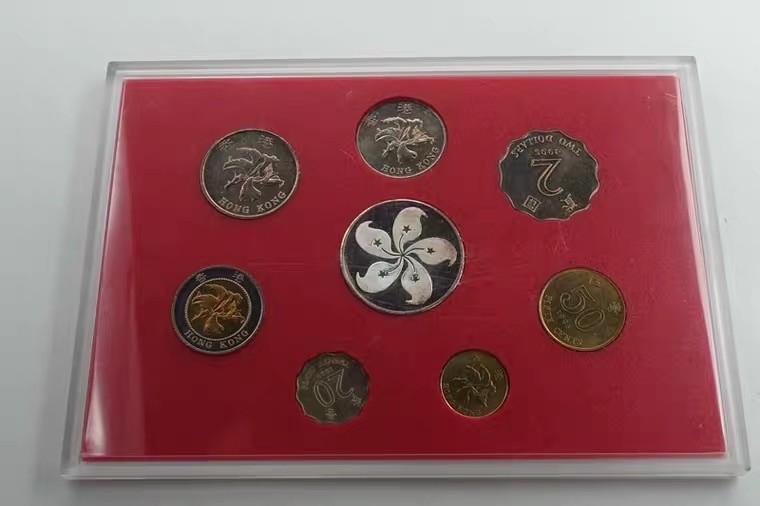 精品钱币专拍场 1997香港回归祖国盒装硬币镀银纪念章.7枚硬币+镀银纪念章.带证书