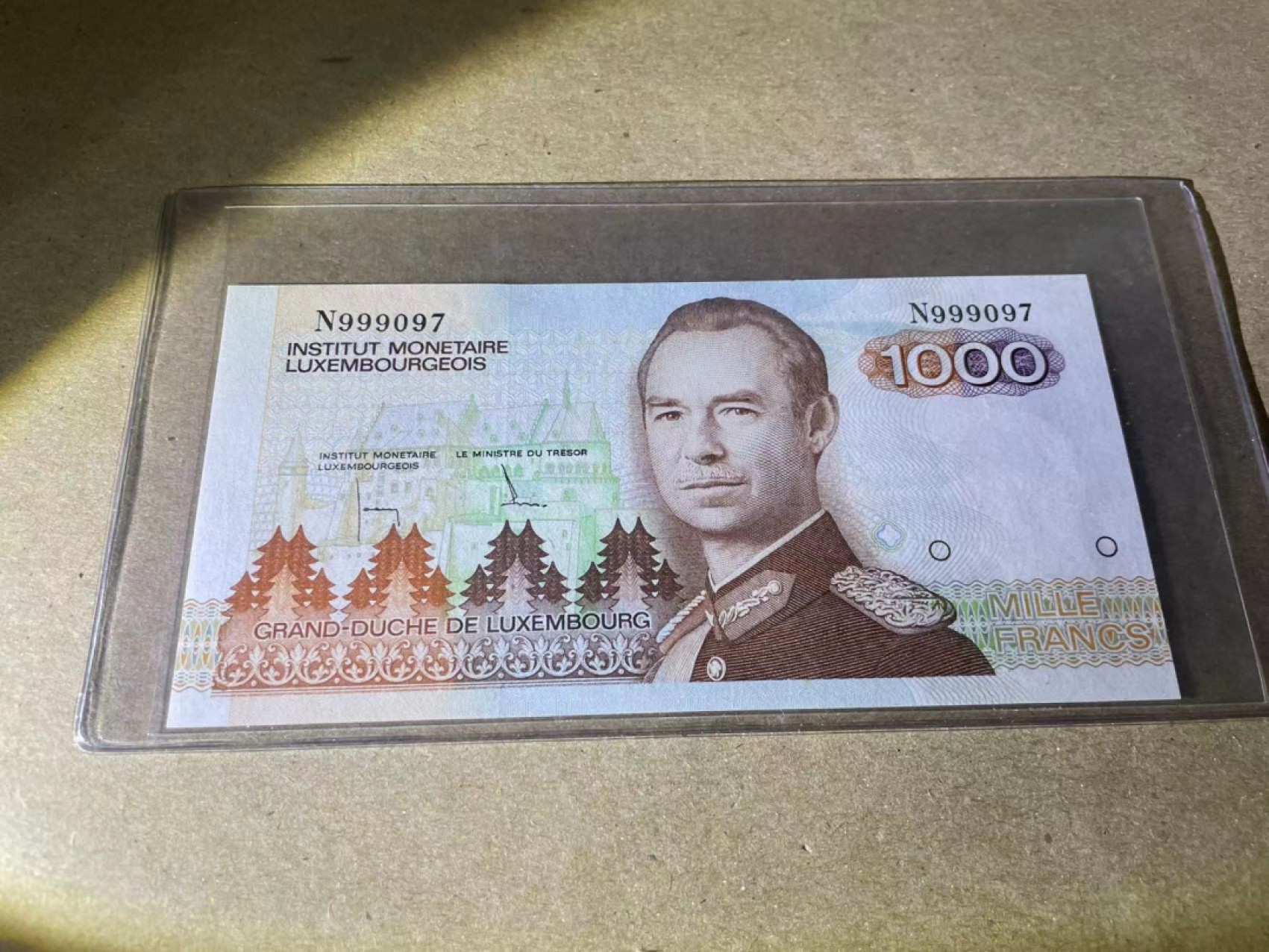 【Blue Auction】✨世界纸币精拍第237期  卢森堡 1985年 1000法郎  全新UNC