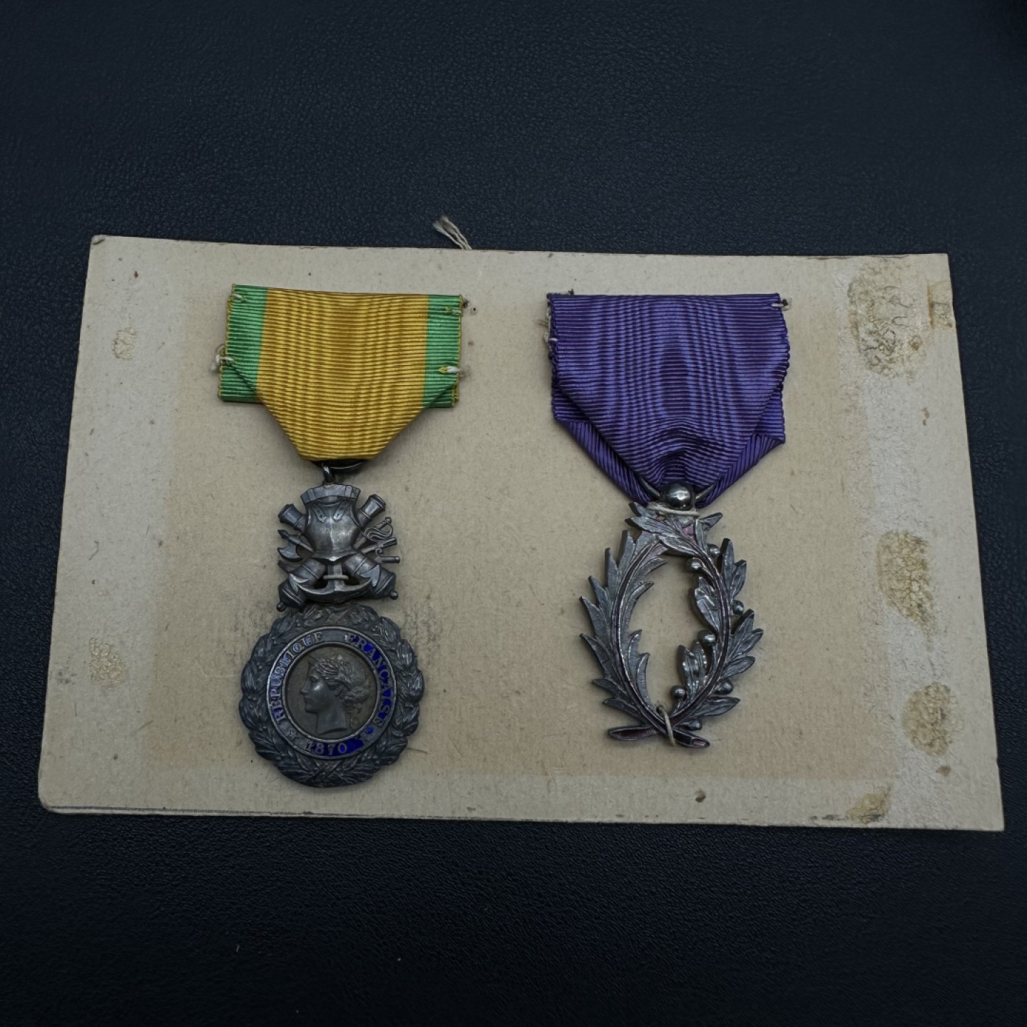 勋章奖章交易所10月22日拍卖 法国军事功勋奖章及法国骑士级棕榈叶勋章