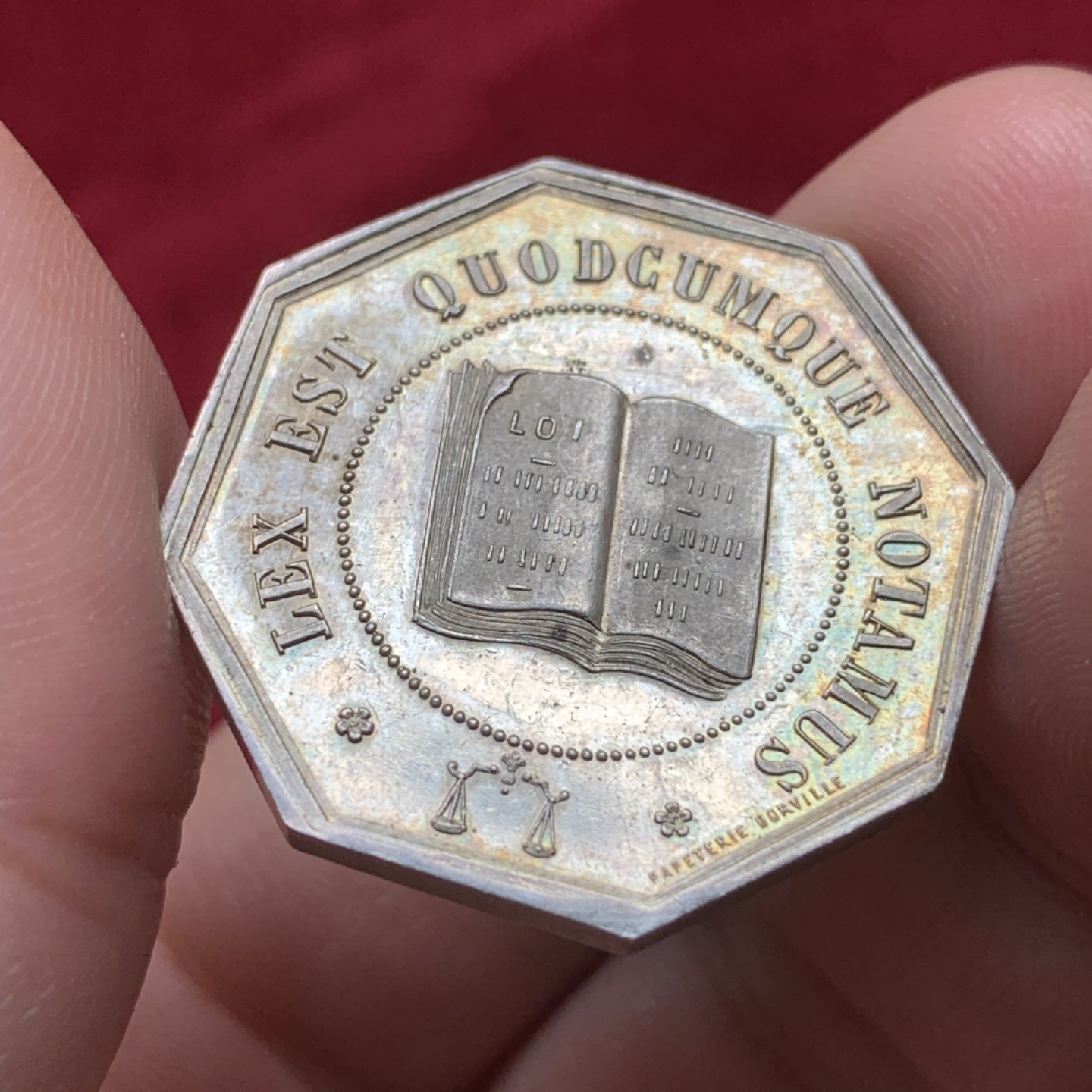 《竞宝斋》第107场-周日，周一 2场连拍（全场包邮） 法国 商会 公证人 银质八角代币 银标 对角32mm 12.2克 银标 光度好 早期蜜蜂边铭