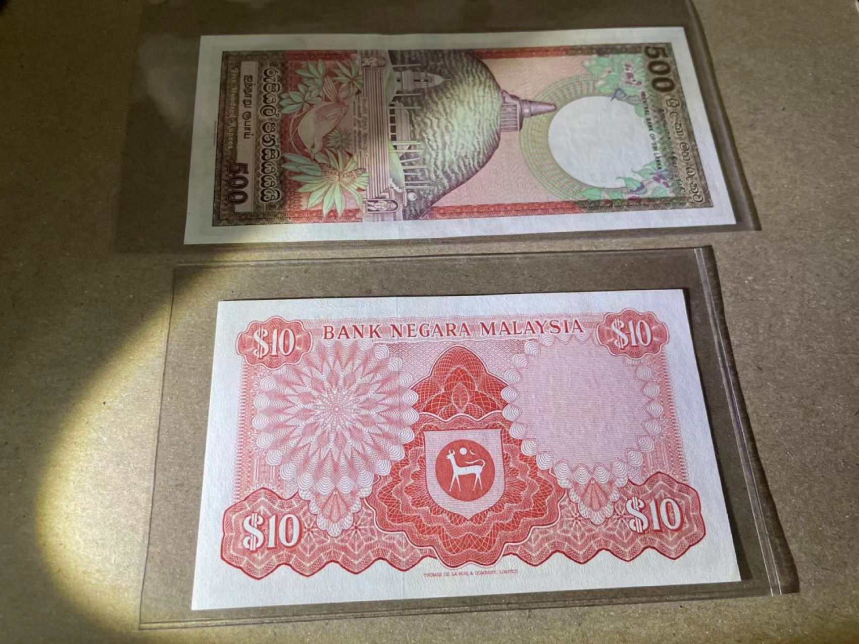 【Blue Auction】✨世界纸币精拍第237期  【一组2张】斯里兰卡 1989年500卢比 UNC-荧光斑&马来西亚 10林吉特 UNC- 角折及荧光斑