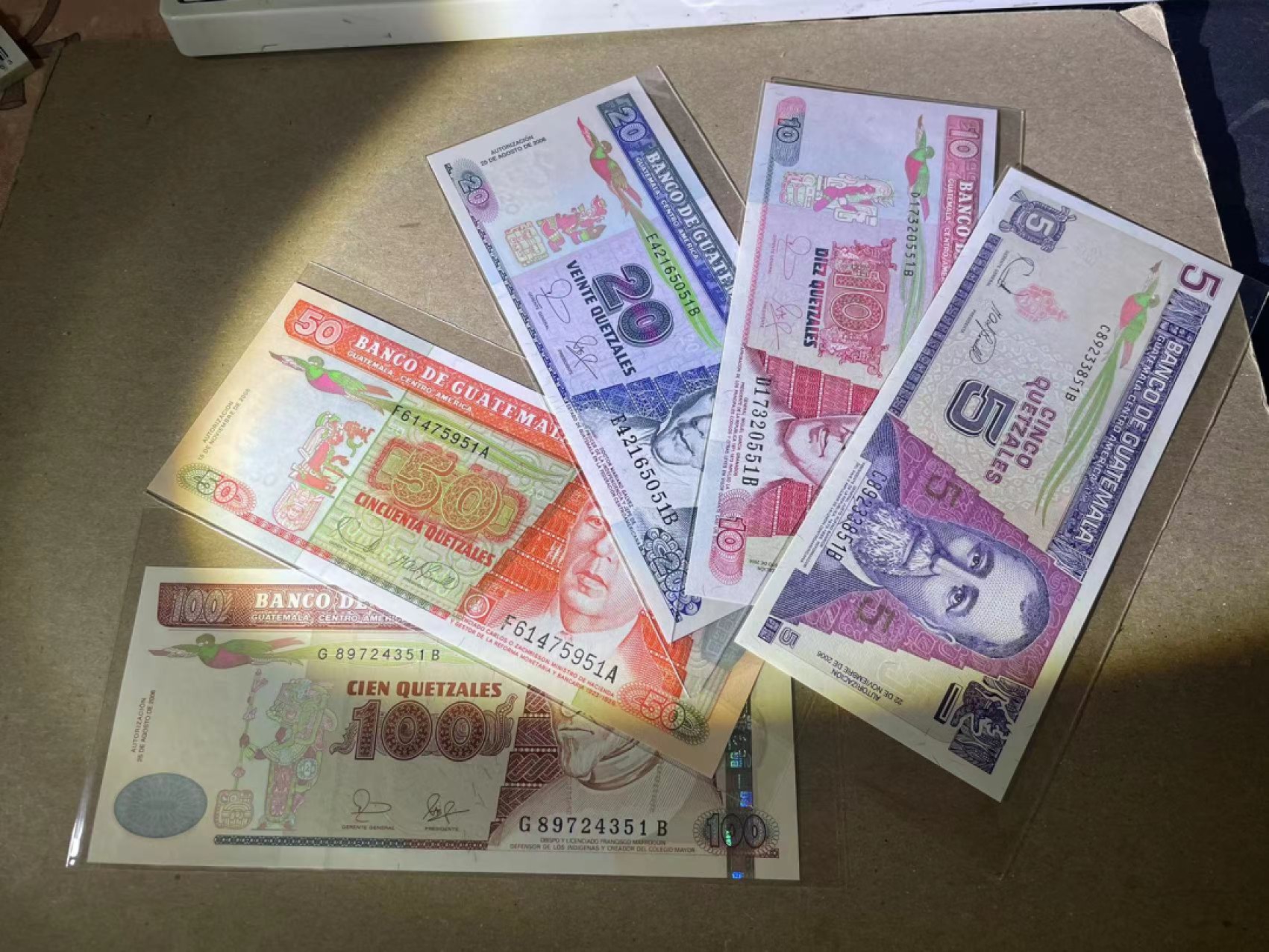 【Blue Auction】✨世界纸币精拍第237期  【一组5张】危地马拉 5-100Quetzales 全新UNC