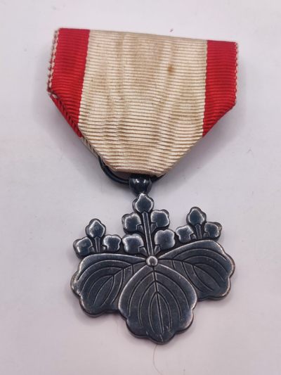 第七期 全场0元起拍 咸鱼国勋章拍卖专场 10月23日（周日）下午6：00开始 - 牢记历史勿忘国耻 日本战时白叶裸章 银制