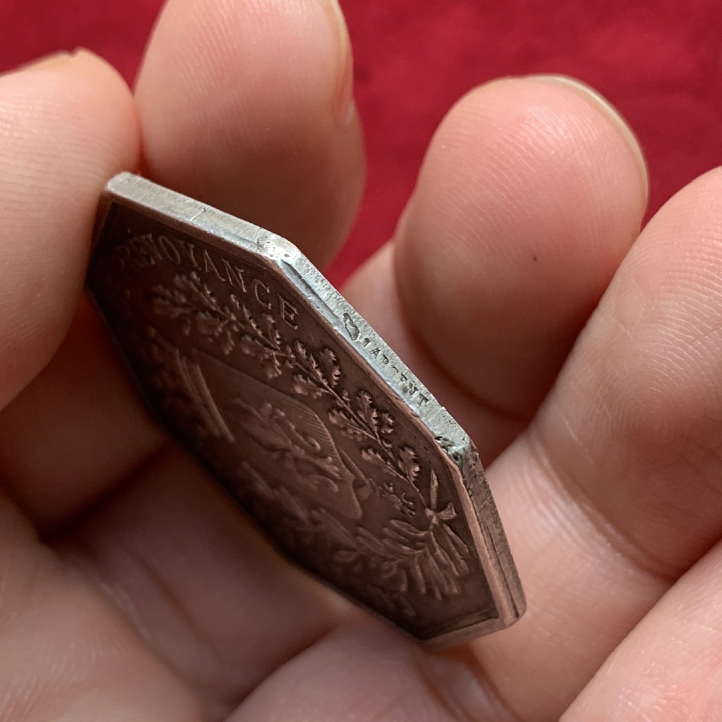 《竞宝斋》第107场-周日，周一 2场连拍（全场包邮） 法国 1834年 鸢尾花纹章大八角银质代币 丰饶角边铭 38.9mm对角直径 19克