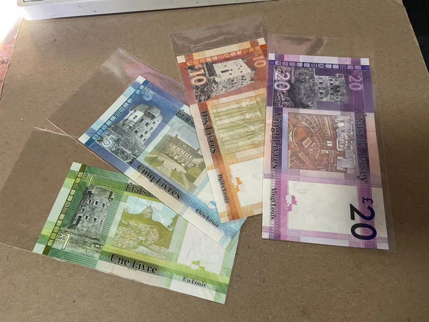 【Blue Auction】✨世界纸币精拍第237期  【一组4张】泽西 1-20镑一组 女王 全新UNC