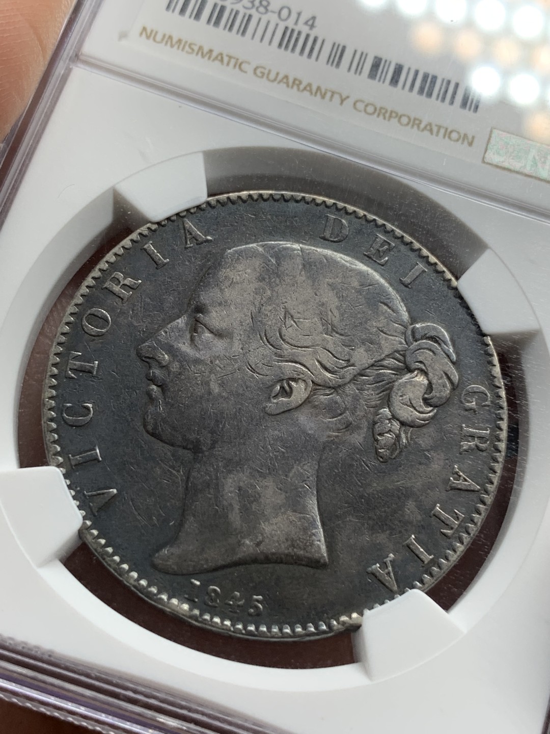《竞宝斋》第107场-周日，周一 2场连拍（全场包邮） NGC-VF35 英国 1845年 1克朗 小维 银币 黑漆古包浆 除流通痕迹外，无磕碰和硬伤