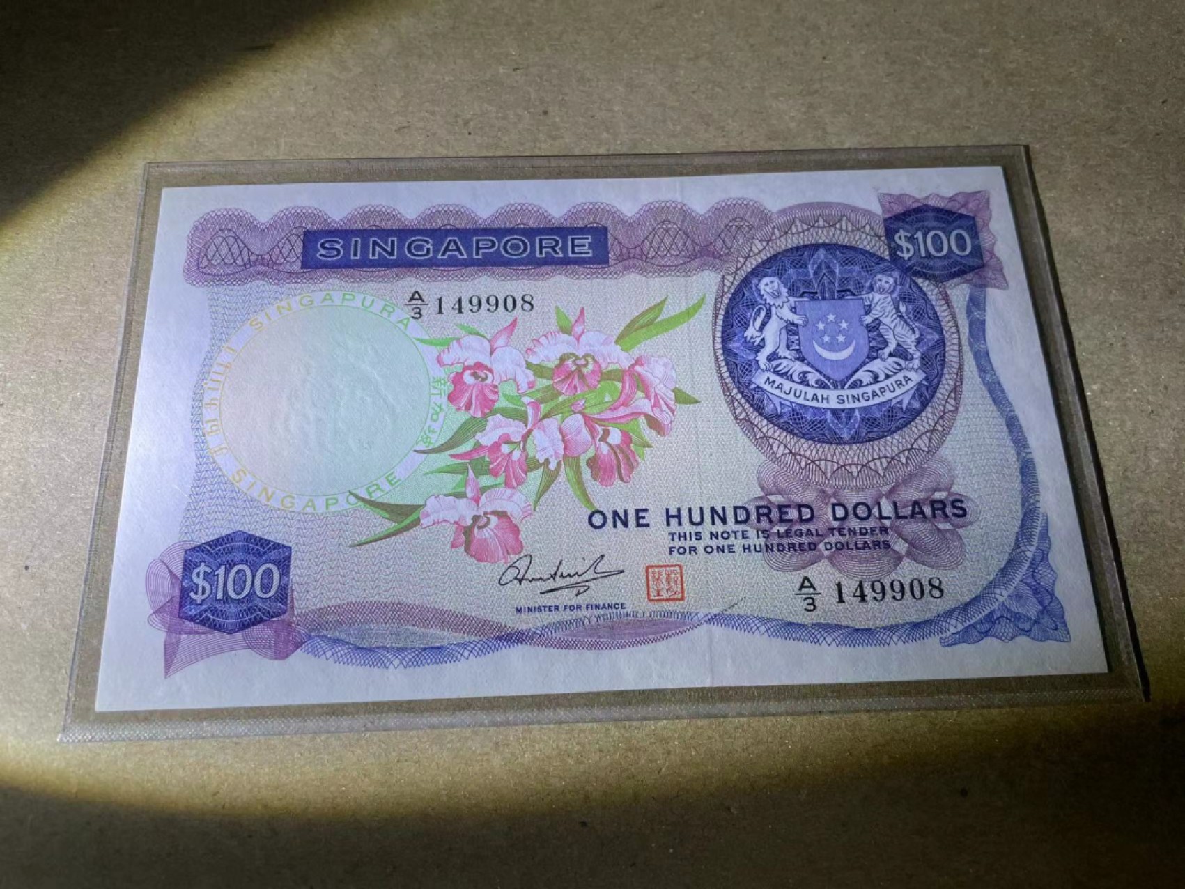 【Blue Auction】✨世界纸币精拍第237期  新加坡 花版 100元 p6c UNC-（有荧光斑） 非常漂亮 