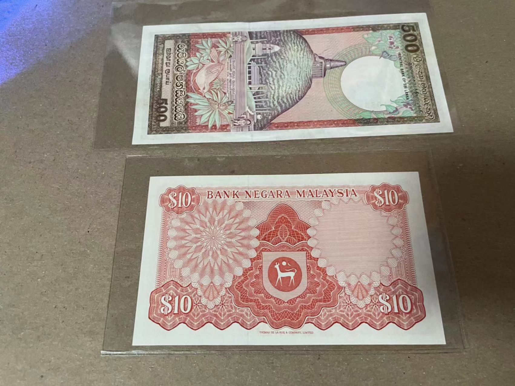 【Blue Auction】✨世界纸币精拍第237期  【一组2张】斯里兰卡 1989年500卢比 UNC-荧光斑&马来西亚 10林吉特 UNC- 角折及荧光斑