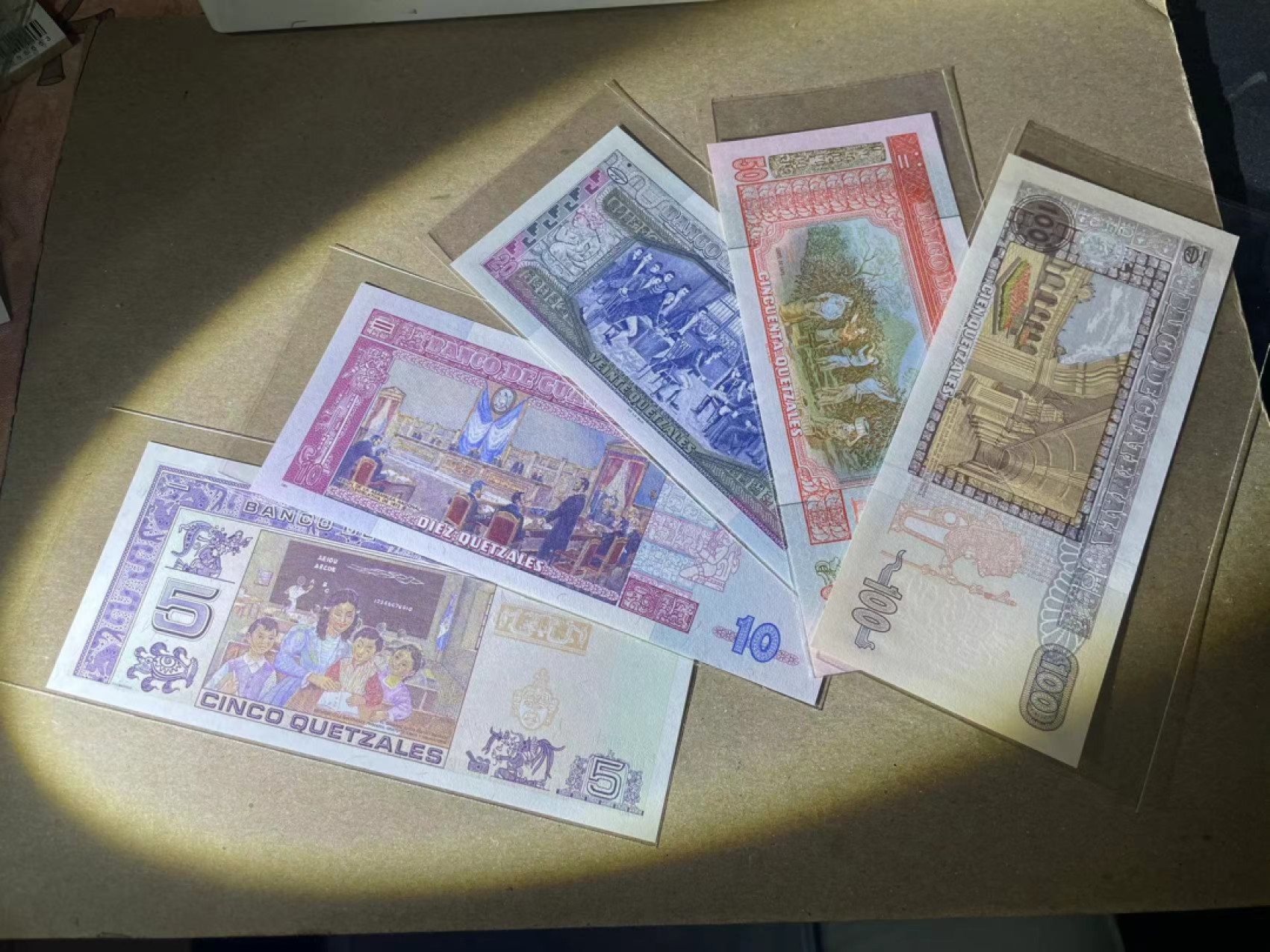 【Blue Auction】✨世界纸币精拍第237期  【一组5张】危地马拉 5-100Quetzales 全新UNC