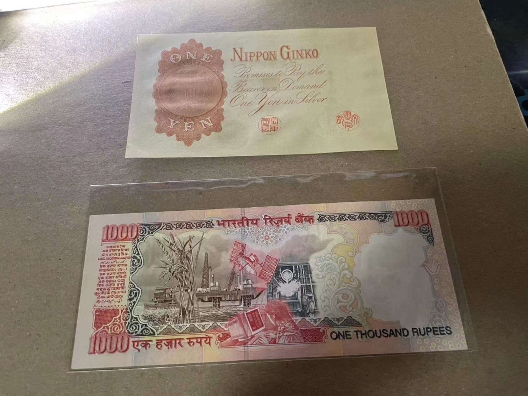 【Blue Auction】✨世界纸币精拍第237期  【一组2张】日本银行兑换银券1元 无47 全新UNC&印度 1000卢比 全新UNC