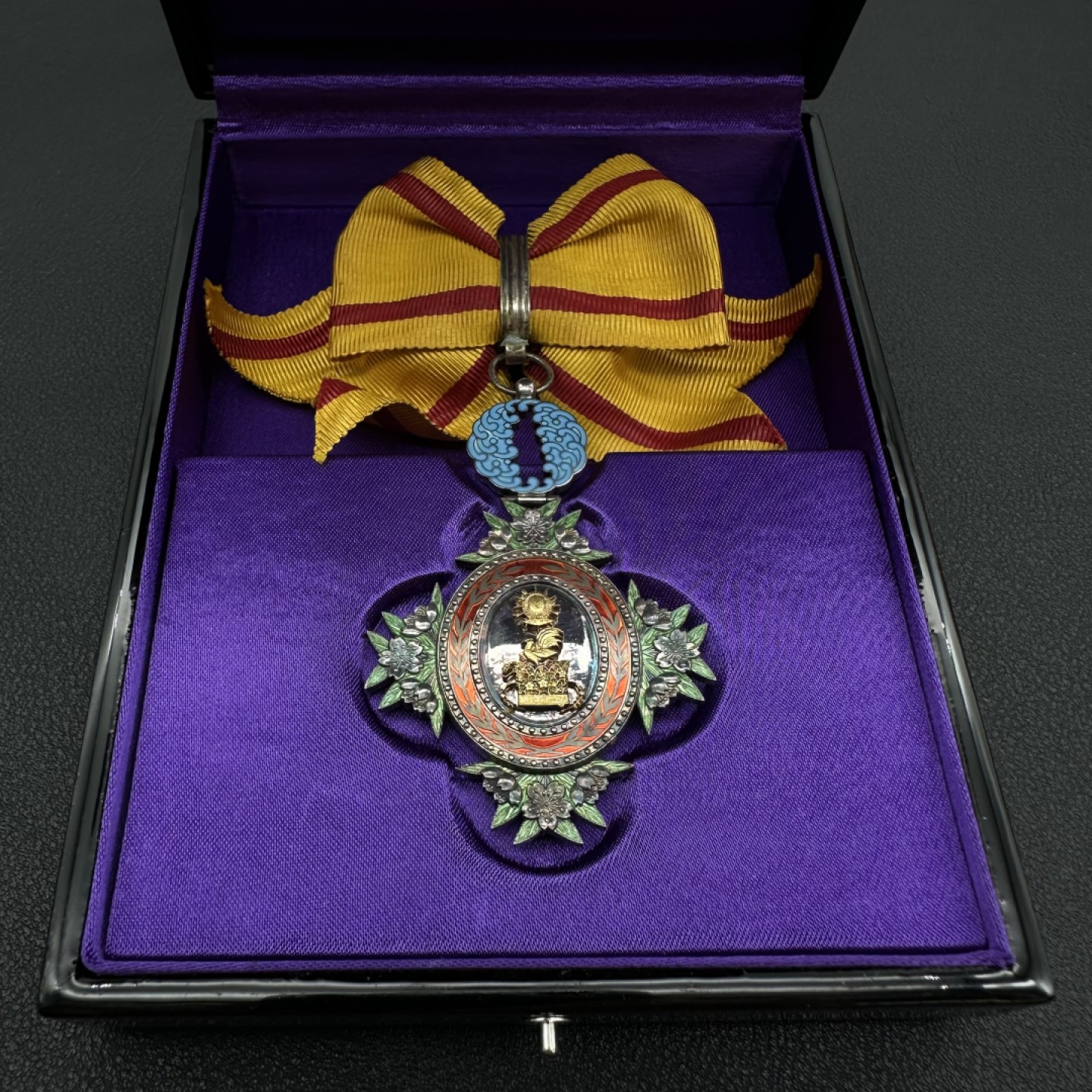 勋章奖章交易所10月22日拍卖 日本六等宝冠勋章