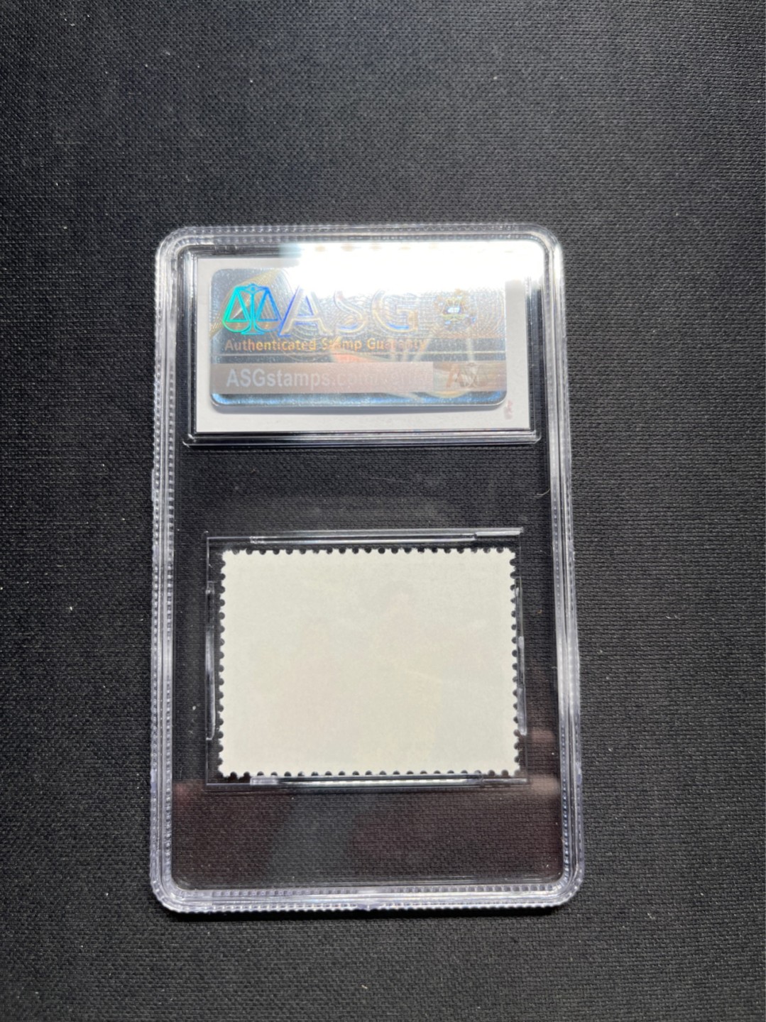 洪涛臻品 精选邮票限时拍卖第五十七期 ★稍后补图★文17知青4分★漏纽扣★ ASG85分OG ，文革两大变体票，一是文18漏刺刀，二是文17漏纽扣。版撕精品送评，票全品无瑕疵，85分超高性价比。变体票存世量少，潜力巨大，喜欢不要错过，目前ASG评级处于初级阶段，注意趁早下手囤精品货，未来一定有意想不到的收获，(最后一图是漏纽扣变体对比图)