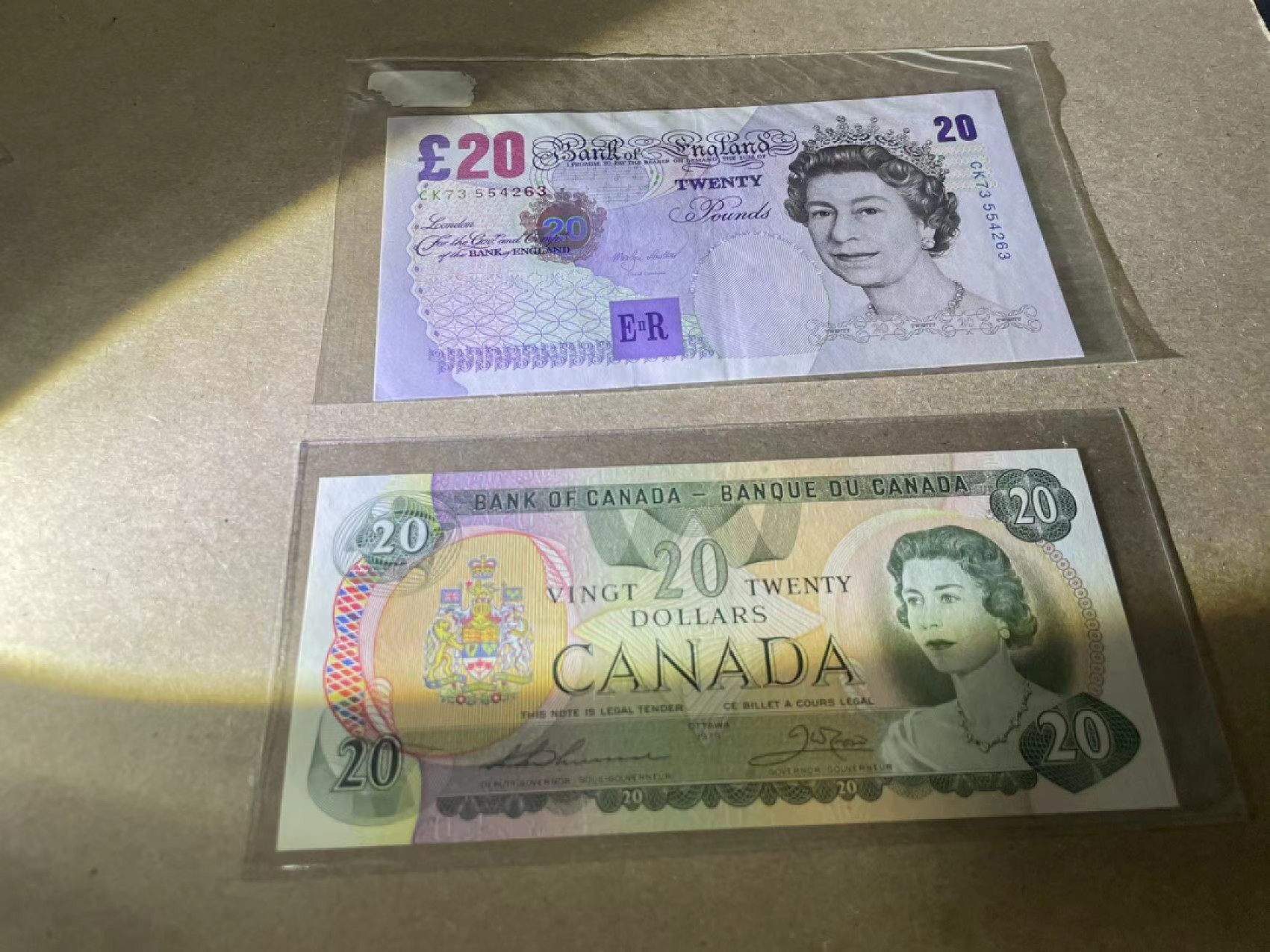 【Blue Auction】✨世界纸币精拍第237期  【一组2张】加拿大20元&英国20镑 均AU品相