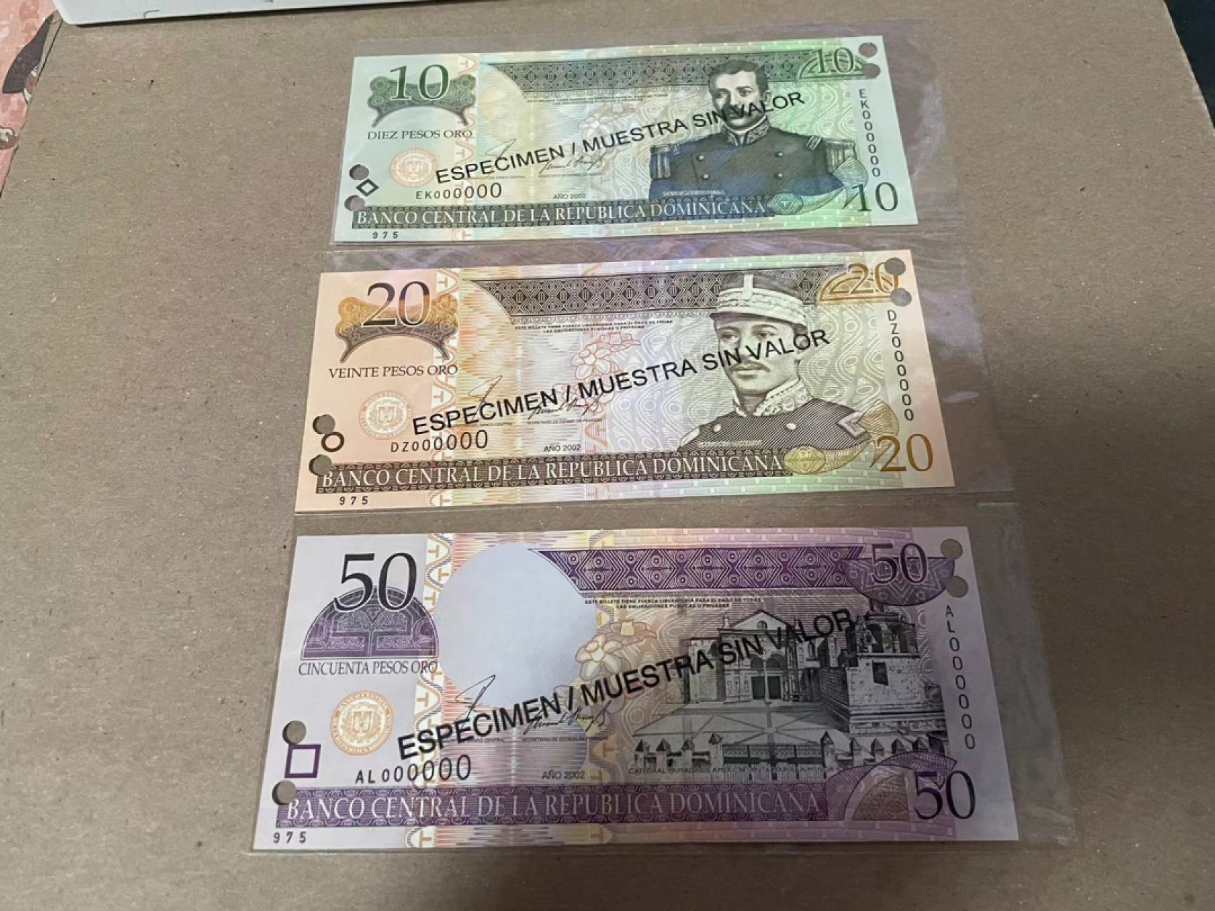 【Blue Auction】✨世界纸币精拍第237期  【一组7张套装样钞】多米尼加10-500比索 全新UNC