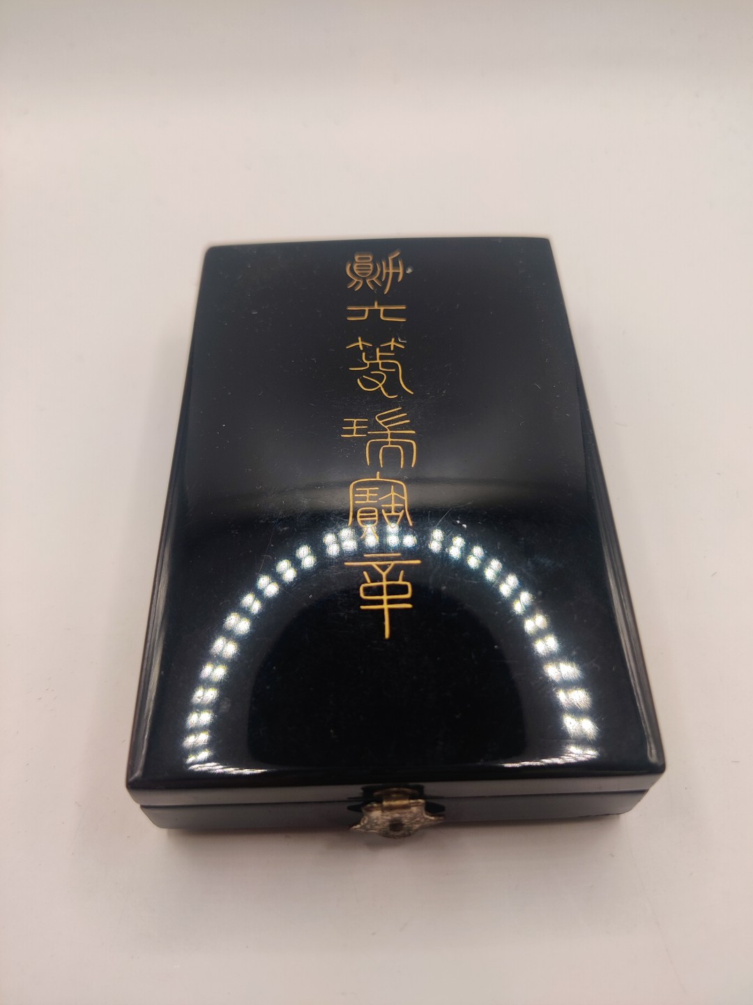 第七期 全场0元起拍 咸鱼国勋章拍卖专场 10月23日（周日）下午6：00开始 牢记历史勿忘国耻  稀有 明治时期 粉色绶带六等瑞宝章 银制m标