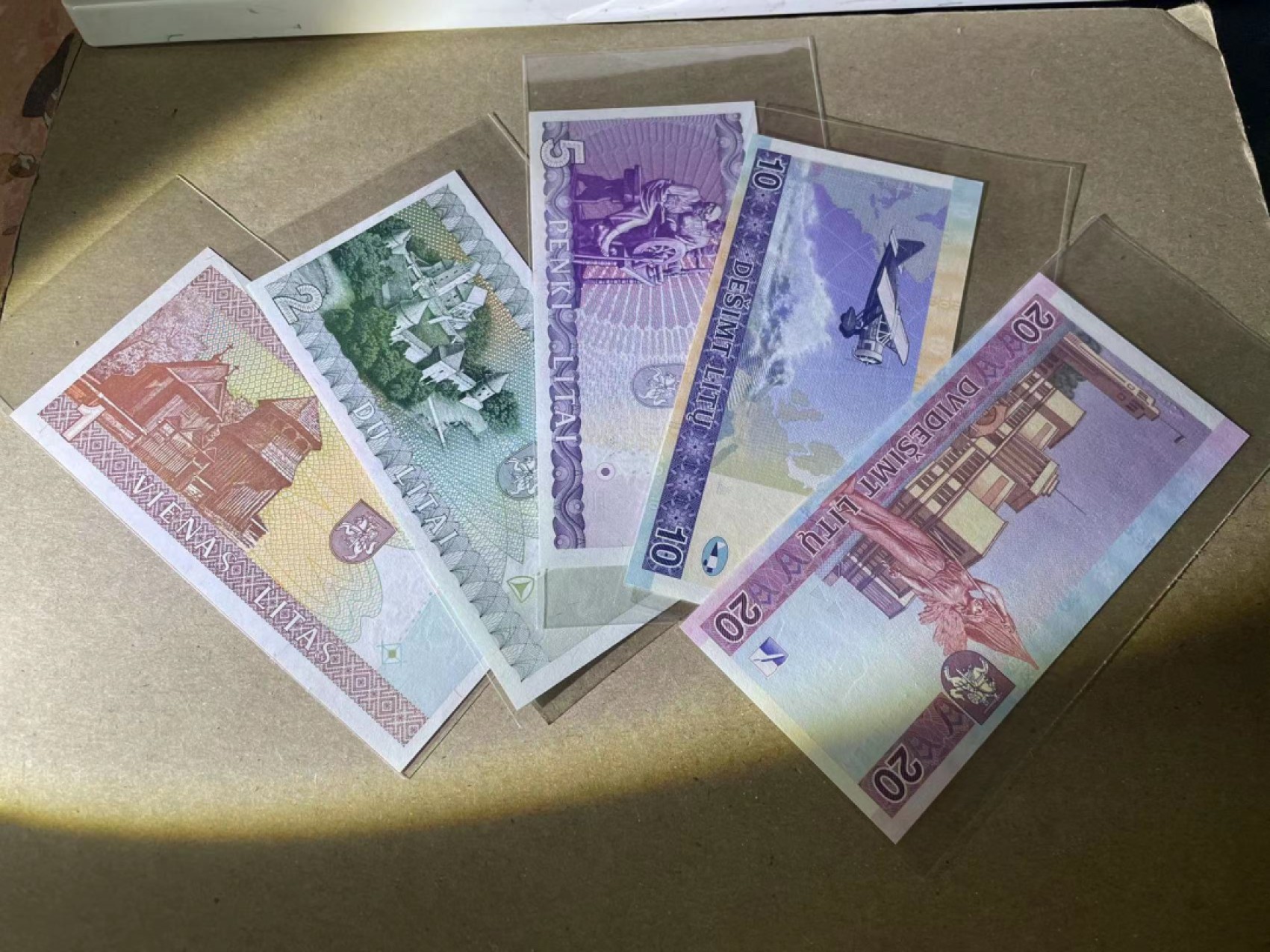 【Blue Auction】✨世界纸币精拍第237期  【一组5张】立陶宛1-20立特 全新UNC