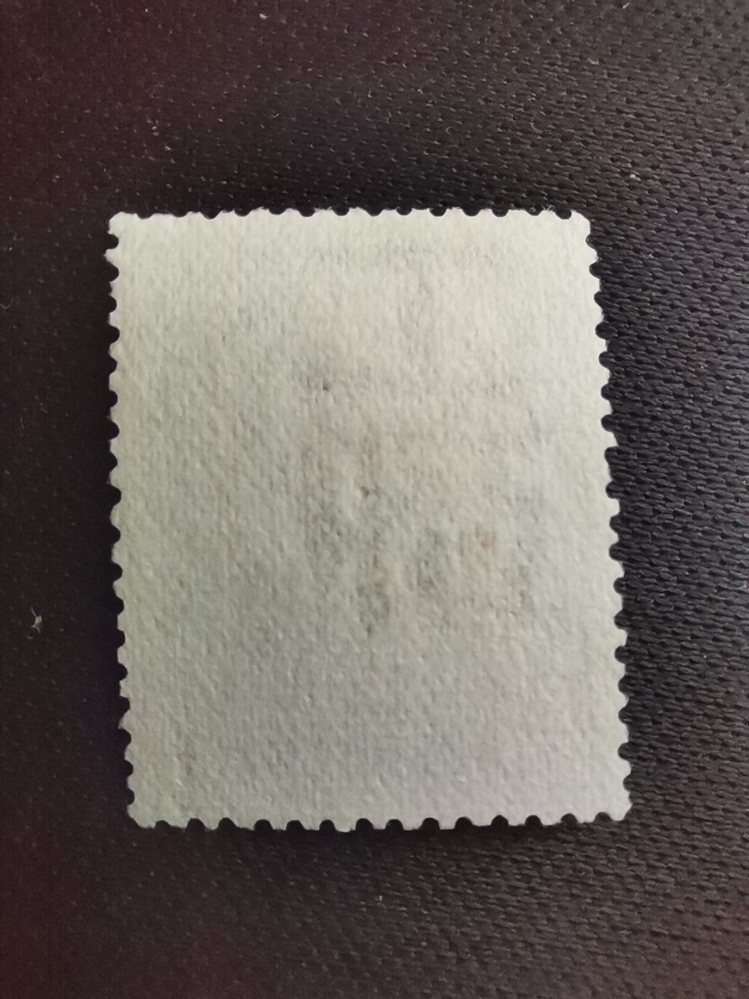 洪涛臻品 精选邮票限时拍卖第五十七期 上海工部书信馆邮票,开埠金禧纪念半分, 加盖于市徽图邮票, 漂亮的工部水印! 面艳背白难得品相! 上海工部书信馆是上海租界工部局董事会开设的客邮分支,设立于1863年7月,于1865年8月开始发行邮票,为中国内陆最早发行邮票的商埠,宣称通邮范围包括厦门 汕头 温州 福州 烟台 大沽 天津 北京 南京 镇江 芜湖 九江 汉口宜昌等地区! 比清代海关大龙邮票还早十多年！