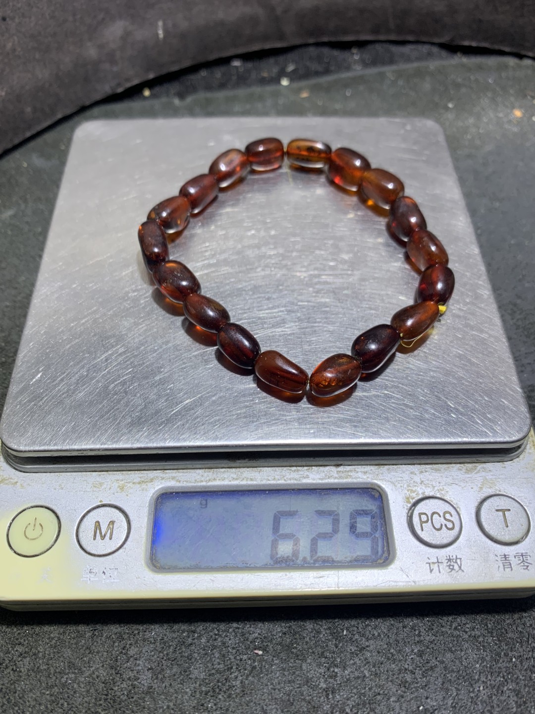 乌克兰血珀随形手串一条，