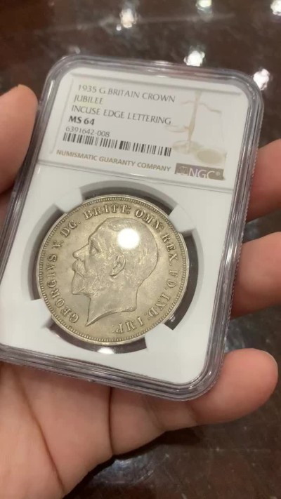 《竞宝斋》第107场-周日，周一 2场连拍（全场包邮） NGC-MS64 英国 1935年 乔治五世 木马剑 克朗 大银币 高分好品