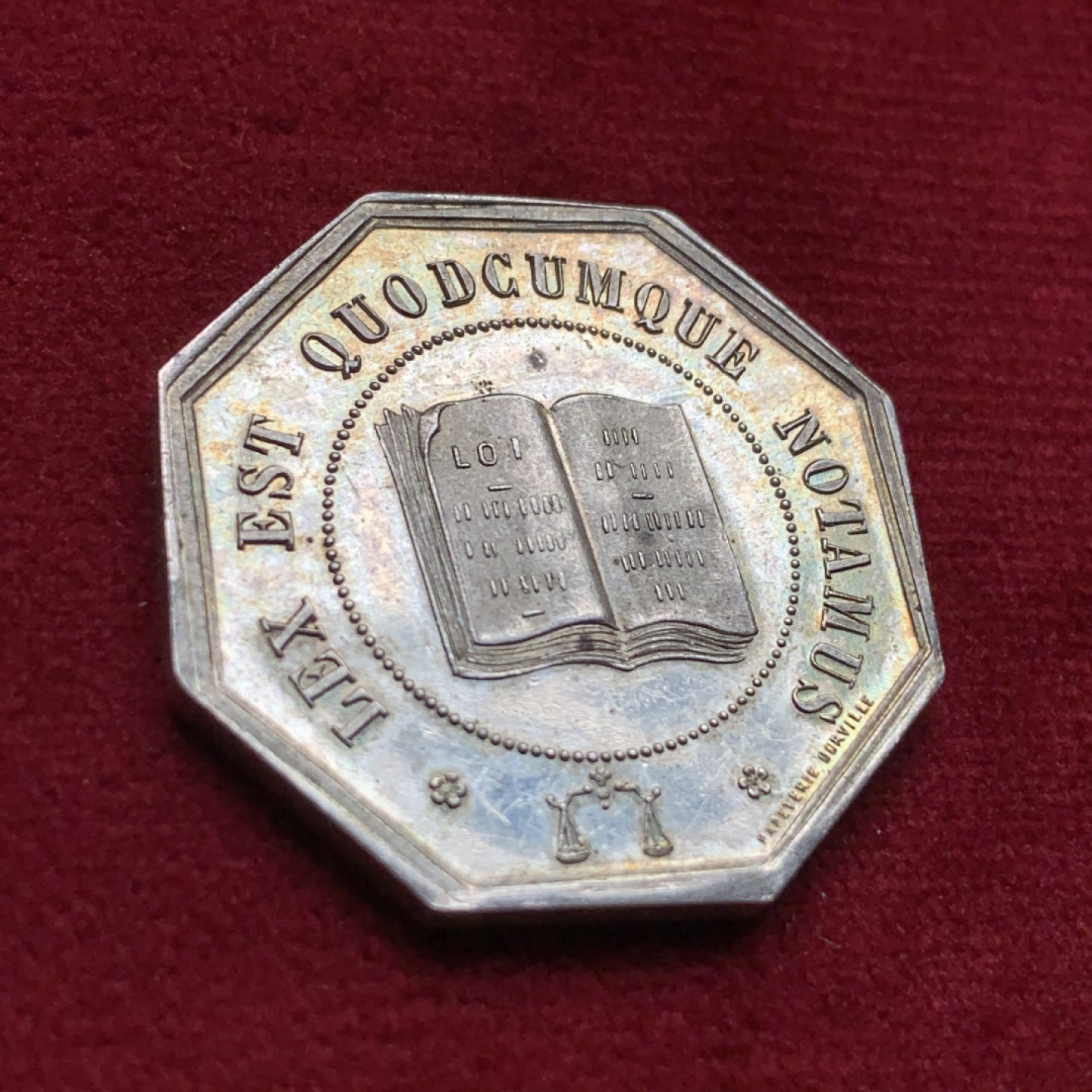 《竞宝斋》第107场-周日，周一 2场连拍（全场包邮） 法国 商会 公证人 银质八角代币 银标 对角32mm 12.2克 银标 光度好 早期蜜蜂边铭