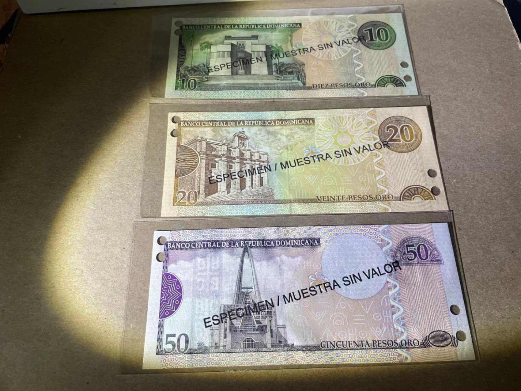 【Blue Auction】✨世界纸币精拍第237期  【一组7张套装样钞】多米尼加10-500比索 全新UNC