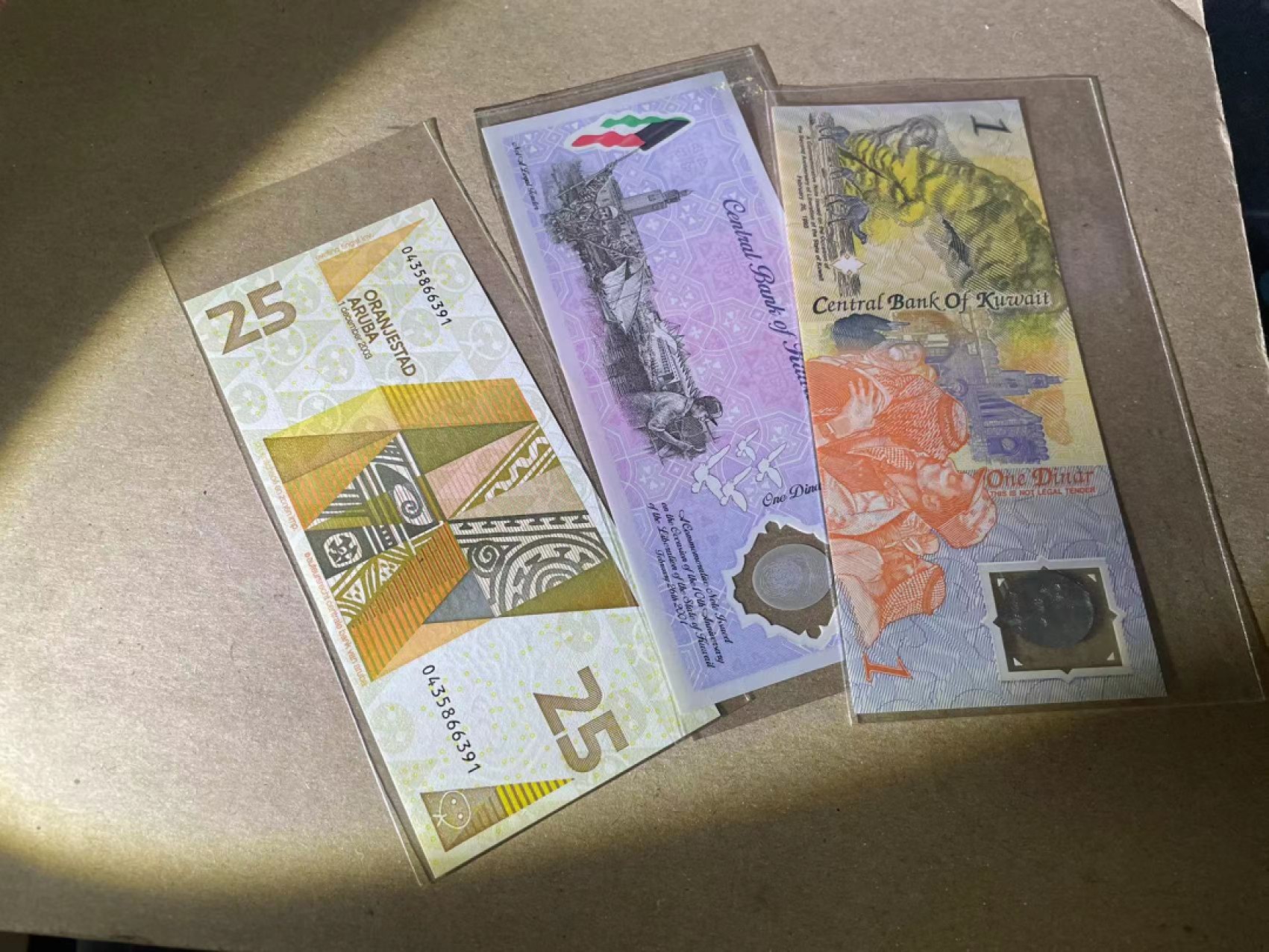 【Blue Auction】✨世界纸币精拍第237期  【一组3张】科威特 1第纳尔纪念钞一组&阿鲁巴25盾 均全新UNC