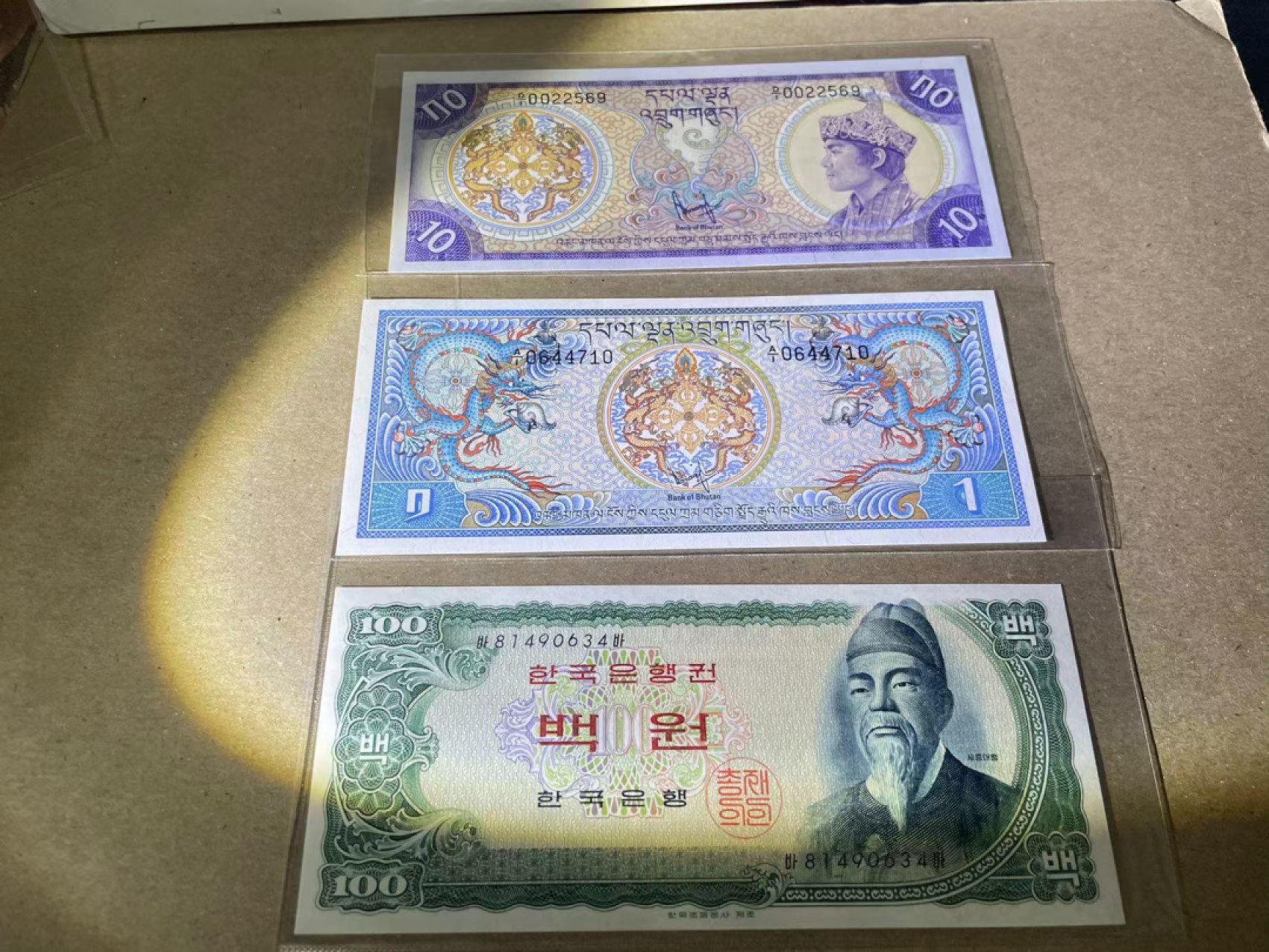 【Blue Auction】✨世界纸币精拍第237期  【一组3张】不丹&韩国纸币一组 全新UNC