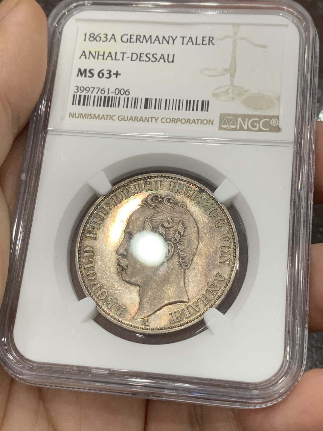 《竞宝斋》第107场-周日，周一 2场连拍（全场包邮） NGC MS63+ 德国 安哈特 德绍 1863年 泰勒银币 精制的卷发 十字光的带深彩包浆 元素丰富 动手吧