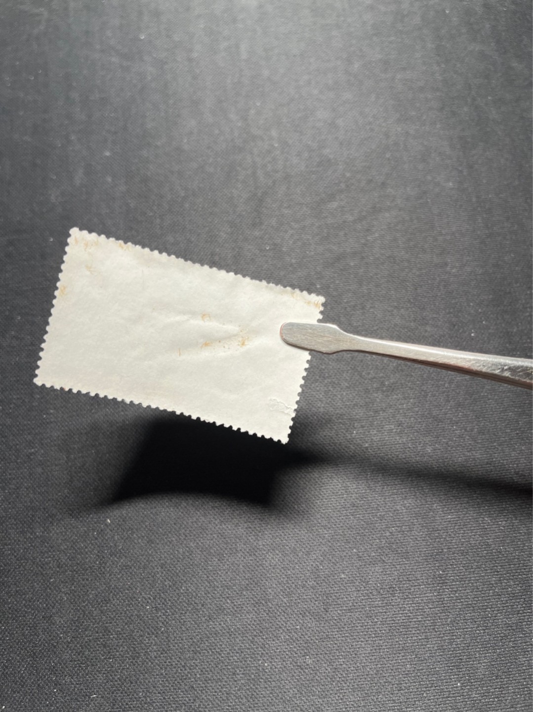 洪涛臻品 精选邮票限时拍卖第六十七期 文5大全之（娘子军）信销票★筋票★无裂口，无缺角，无褪色，背面极其轻微揭薄见图，如此品相的信销票品相已经非常好了，属于信销票里的上上成货。好品相的信销票可遇不可求！！忠爱信销票的老板把握机会！！仅此一枚，终生保真。