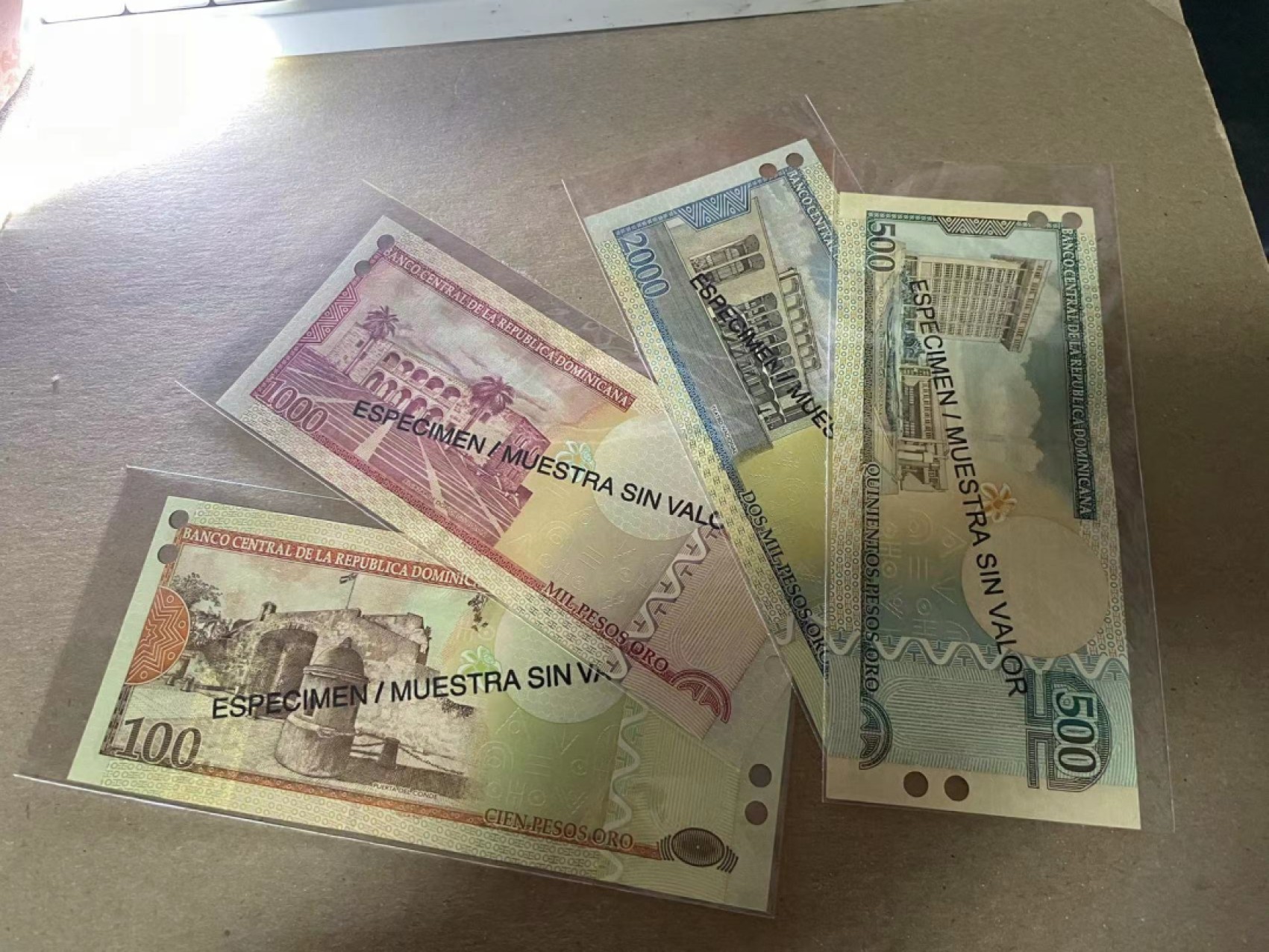 【Blue Auction】✨世界纸币精拍第237期  【一组7张套装样钞】多米尼加10-500比索 全新UNC