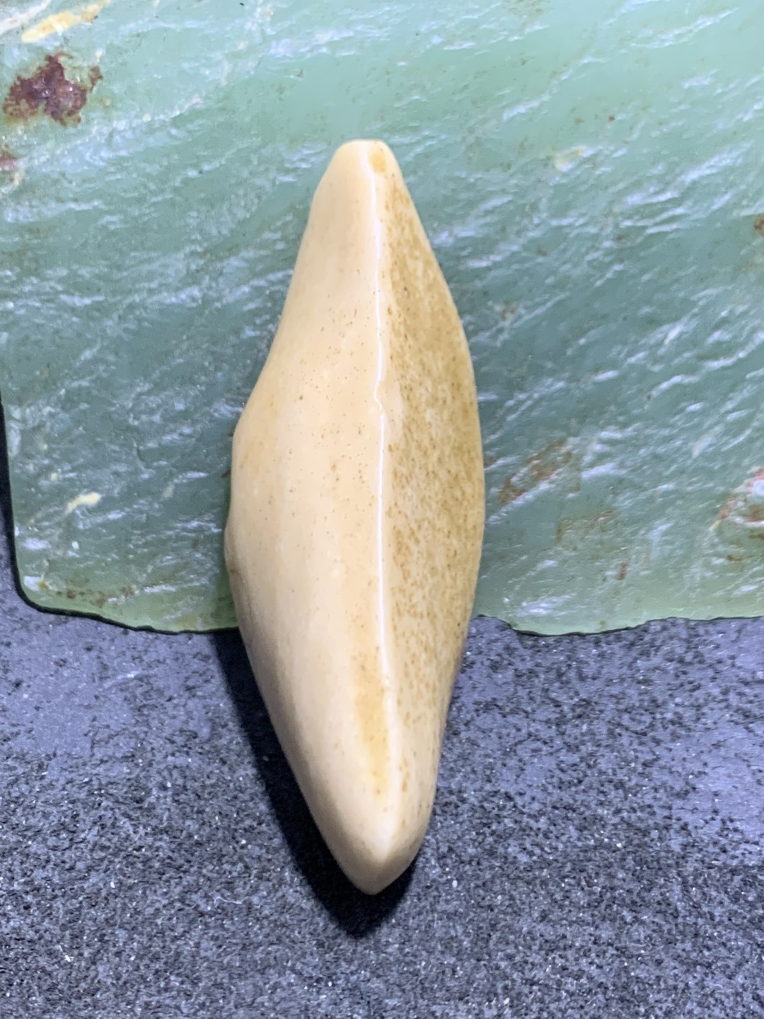 精美罕见新疆高玉化彩泥石原石把件（镇纸，摆件） 一块，