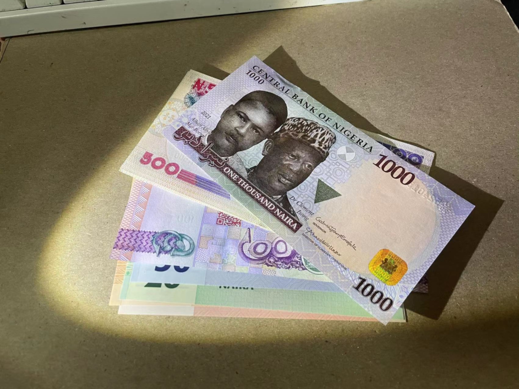 【Blue Auction】✨世界纸币精拍第237期  【一组8张1尾】尼日利亚 5-1000奈拉 全新UNC