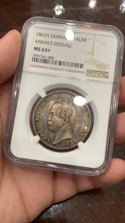 《竞宝斋》第107场-周日，周一 2场连拍（全场包邮） NGC MS63+ 德国 安哈特 德绍 1863年 泰勒银币 精制的卷发 十字光的带深彩包浆 元素丰富 动手吧