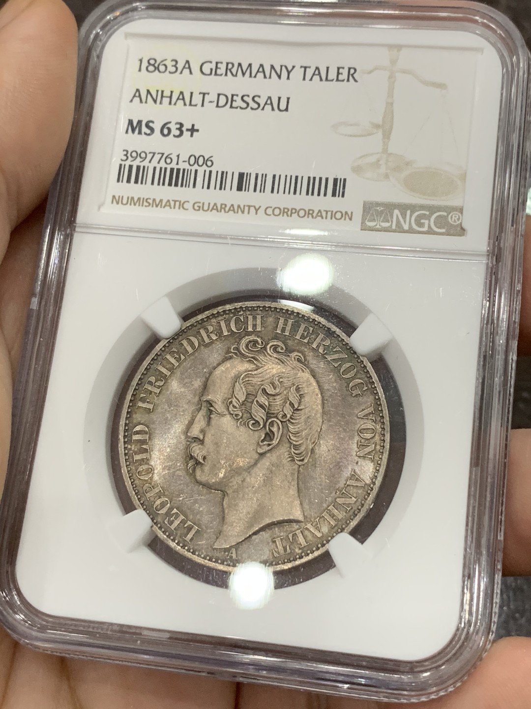 《竞宝斋》第107场-周日，周一 2场连拍（全场包邮） NGC MS63+ 德国 安哈特 德绍 1863年 泰勒银币 精制的卷发 十字光的带深彩包浆 元素丰富 动手吧