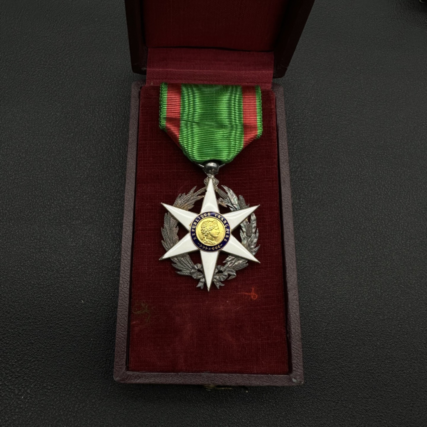 勋章奖章交易所10月22日拍卖 法国骑士级农业功勋奖章