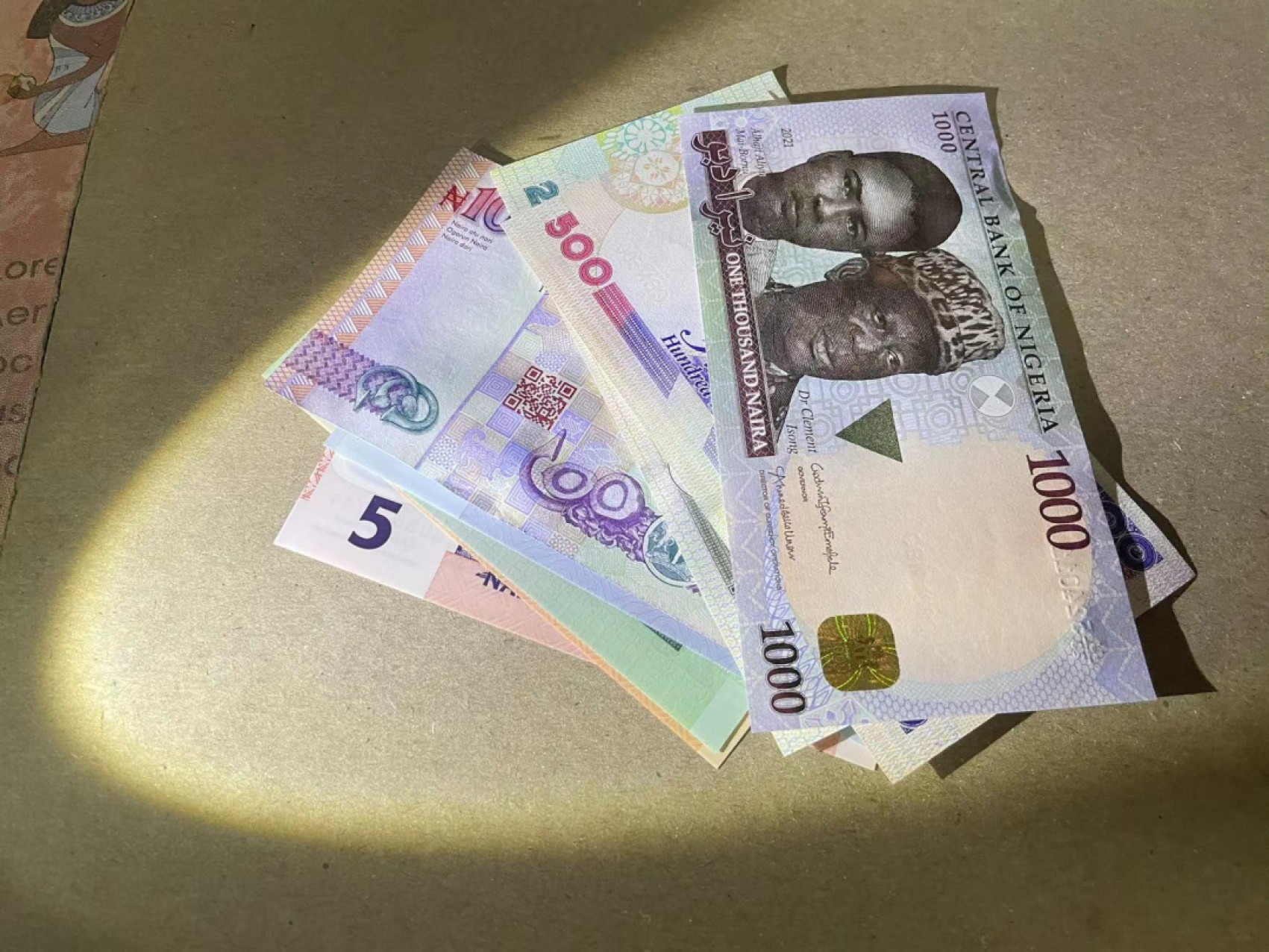 【Blue Auction】✨世界纸币精拍第237期  【一组8张3尾】尼日利亚 5-1000奈拉 全新UNC