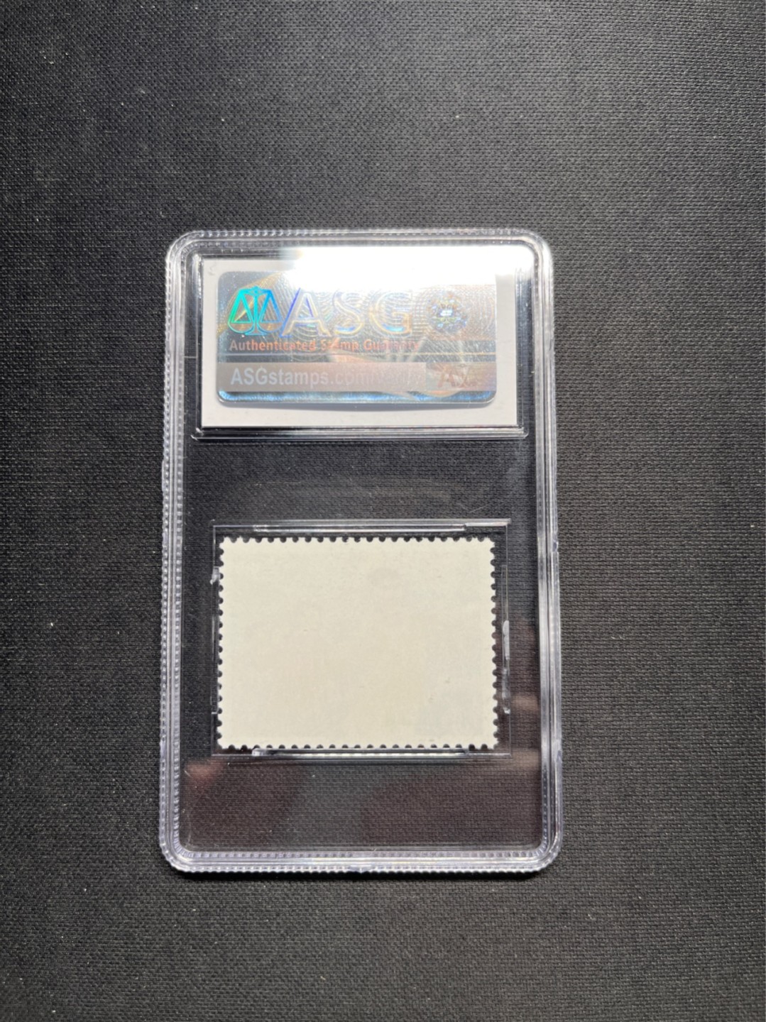 洪涛臻品 精选邮票限时拍卖第五十七期 文17知青4分★漏纽扣★ ASG95冠军分OG ，文革两大变体票，一是文18漏刺刀，二是文17漏纽扣。版撕精品送评，票全品无瑕疵，变体票存世量少，潜力巨大，喜欢不要错过，目前ASG评级处于初级阶段，注意趁早下手囤精品货，未来一定有意想不到的收获，(最后一图是漏纽扣变体对比图)