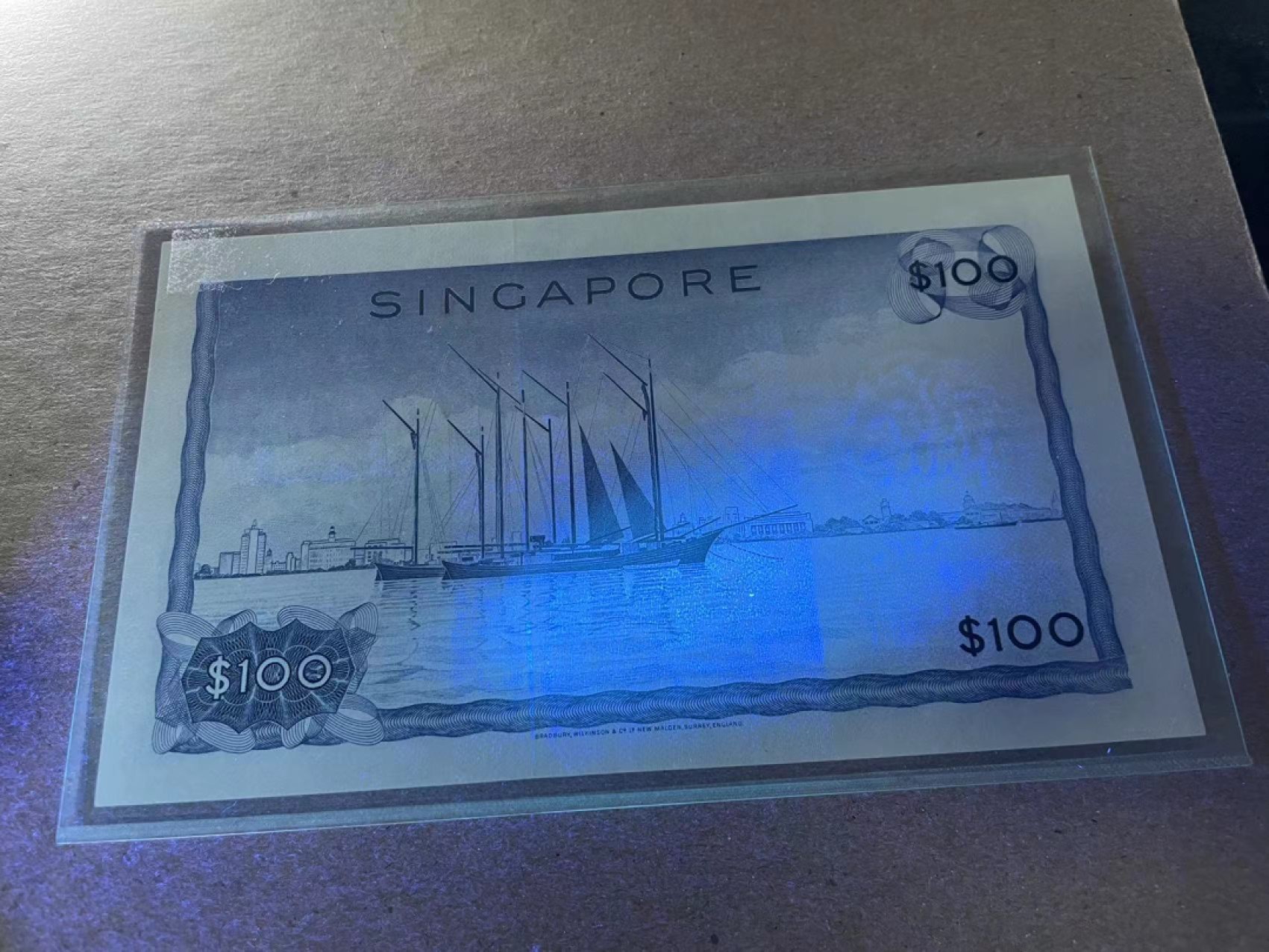 【Blue Auction】✨世界纸币精拍第237期  新加坡 花版 100元 p6c UNC-（有荧光斑） 非常漂亮 